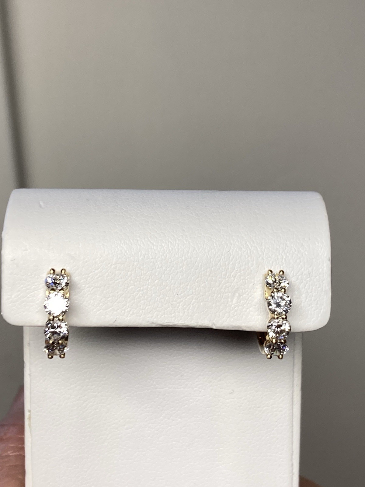14K YG Huggie earrings 1.40Ct Lab grown diamonds New condition 14K YG Huggie earrings 1.40Ct Lab grown diamonds New condition
