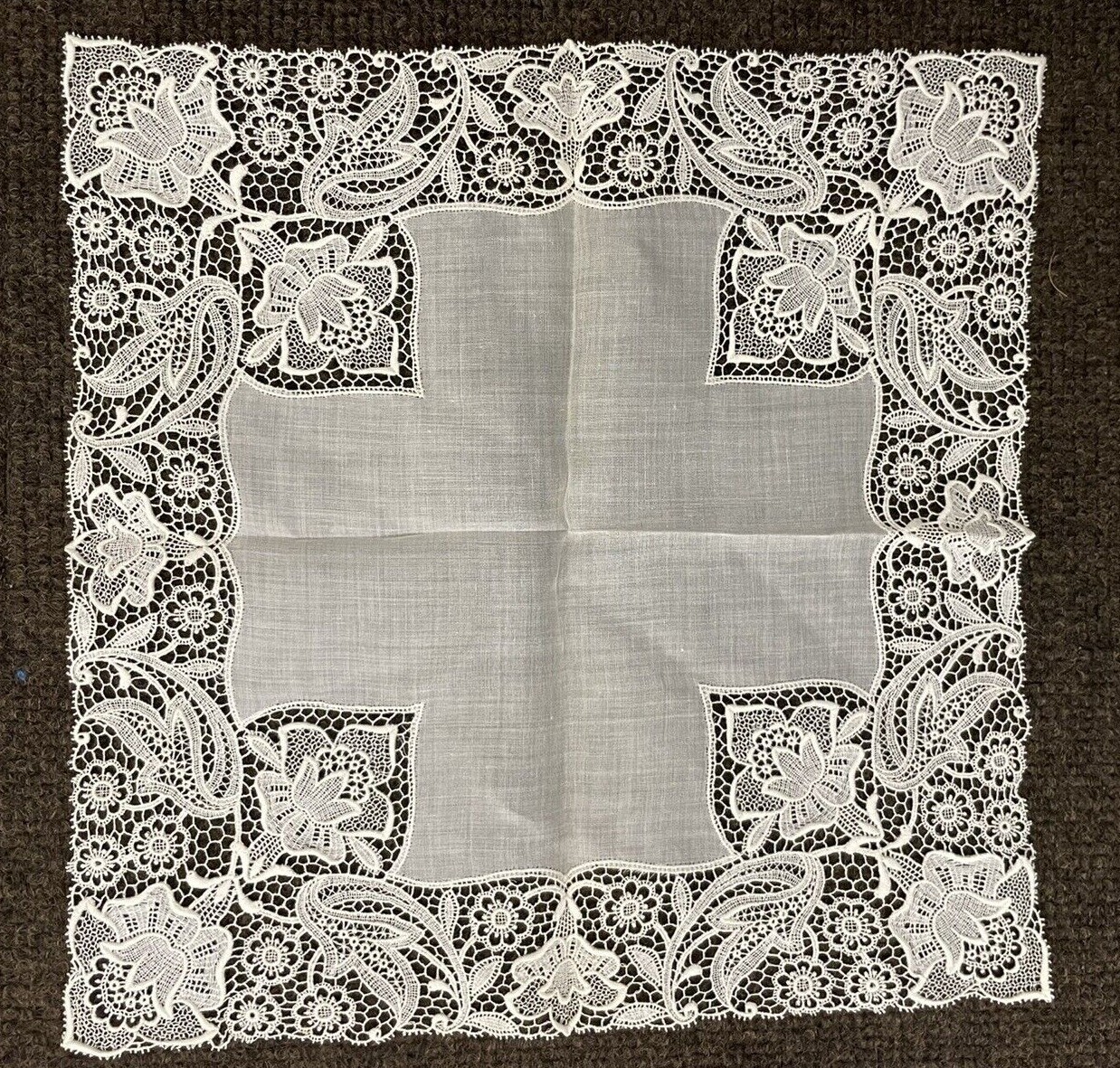 EUC French Chantilly Ivory Hand-made Lace Wedding Hanky Handkerchief 11’ Square