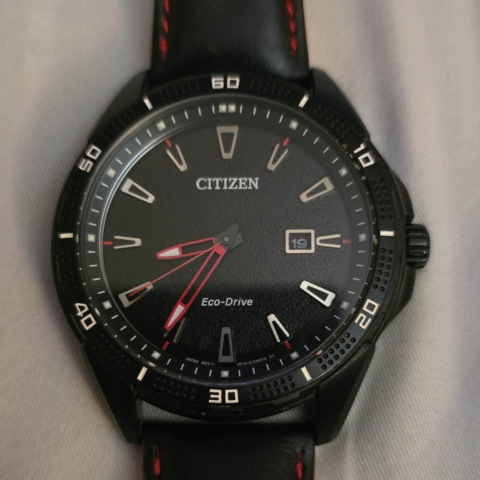 Citizen Eco-Drive J810-S115971 Black Leather Men\'s Watch Euc Red & Black