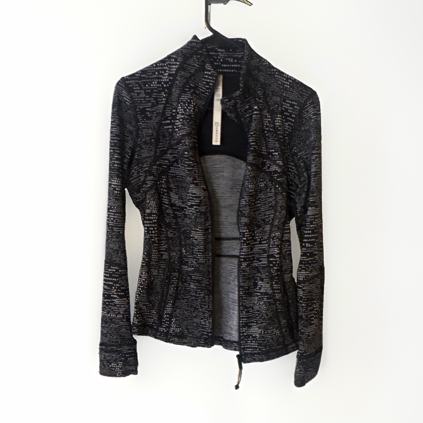 lululemon Define Full Zip Slim Track Jacket Geometric Black Gray Women’s 6 lululemon Define Full Zip Slim Track Jacket Geometric Black Gray Women’s 6