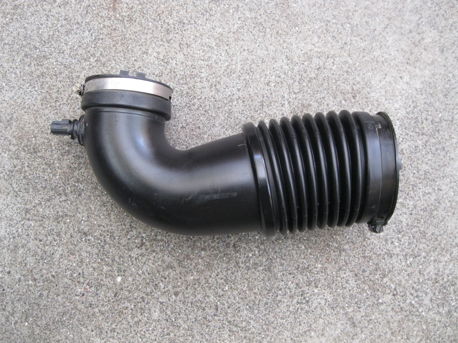11-19 Dodge Charger Challenger Chrysler 300 OEM Air Cleaner Duct (04861940AC)