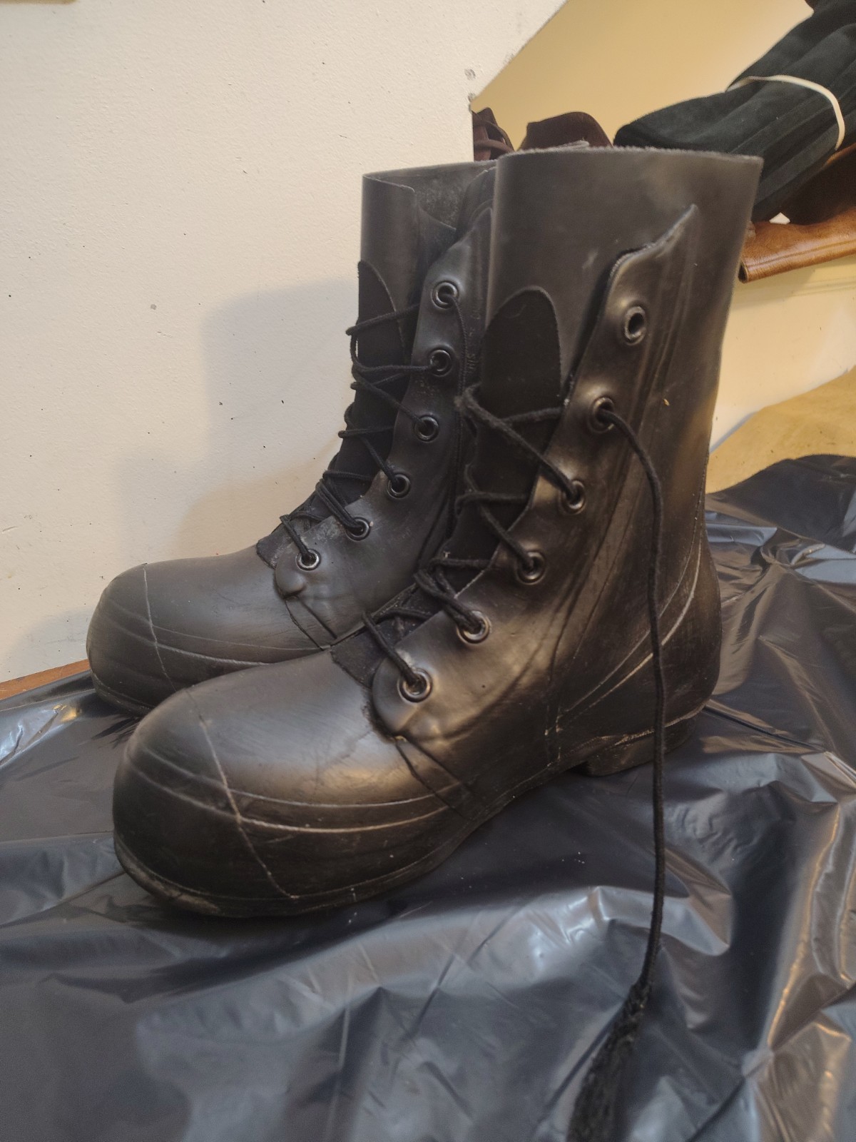 Men\'s Bata Military Extreme Cold Boots Size 13 Men\'s Bata Military Extreme Cold Boots Size 13