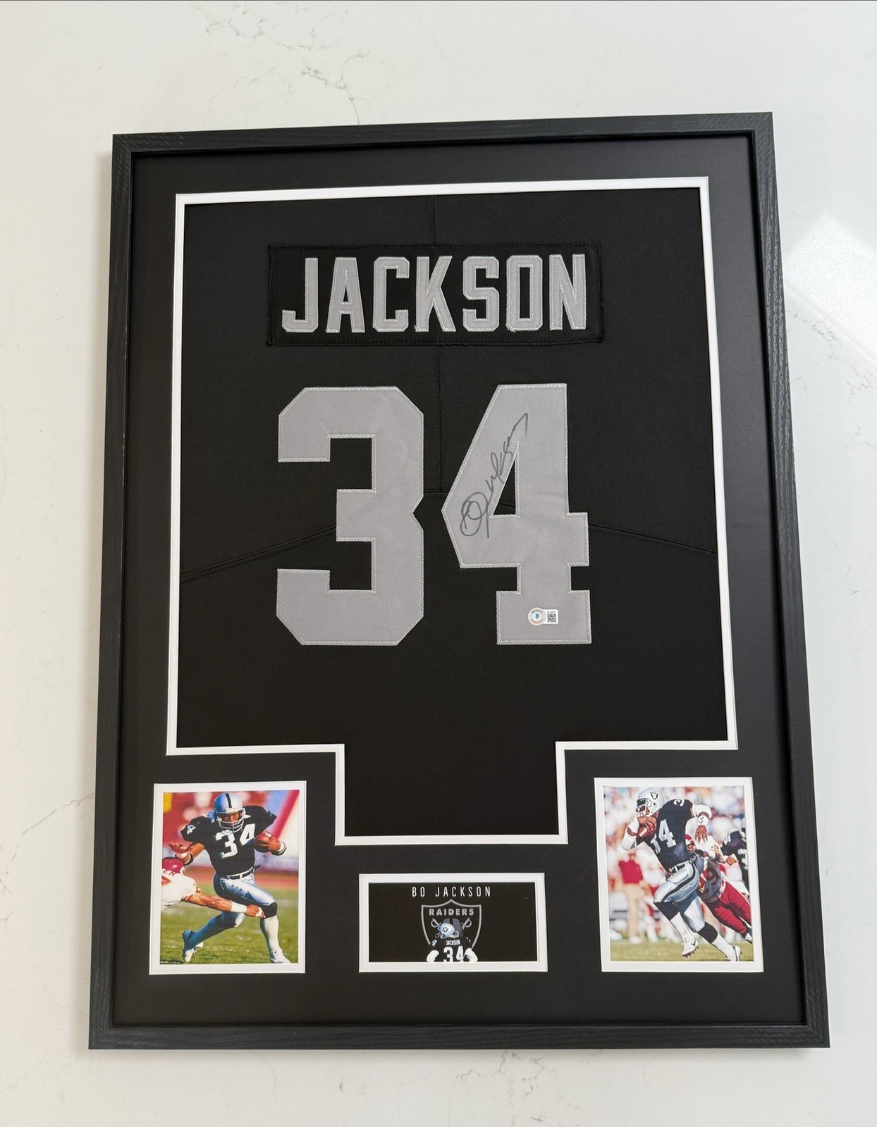 Bo Jackson Signed/Framed Oakland Raiders #34 NFL Jersey Display Bo Jackson Signed/Framed Oakland Raiders #34 NFL Jersey Display