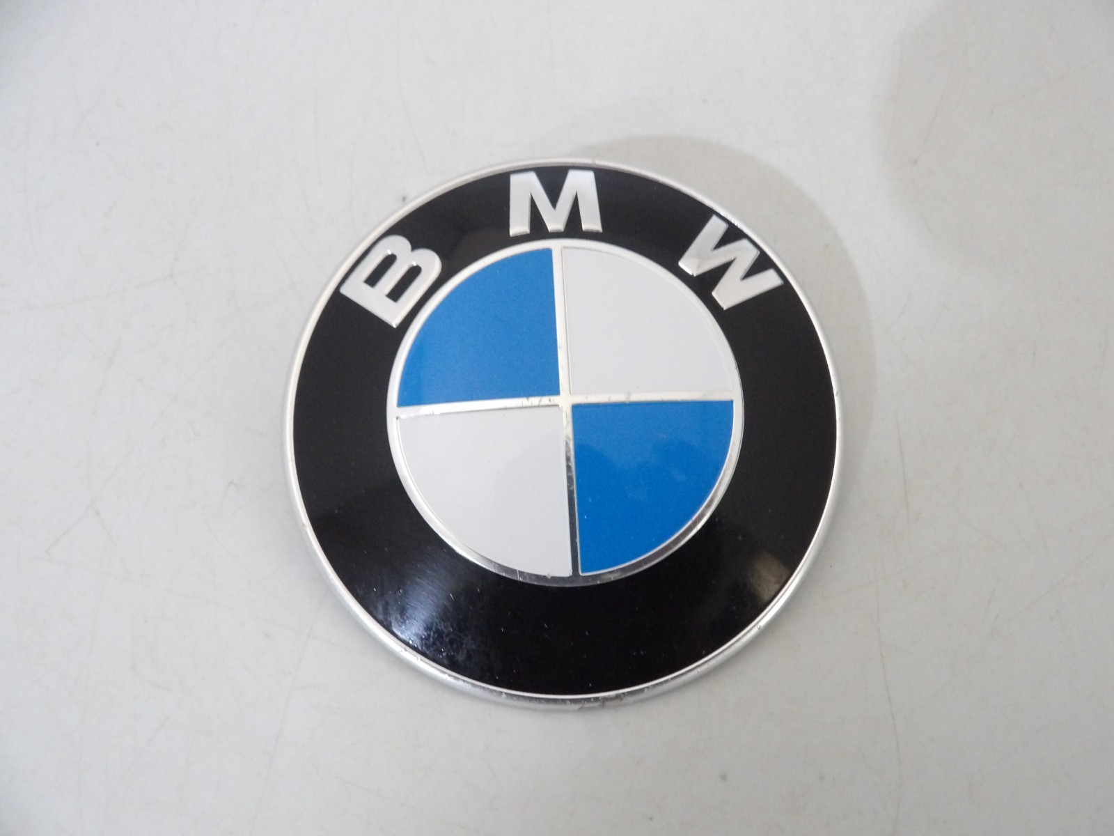 BMW E70 E83 E46 E36 E39 E90 E34 E30 X3 X5 HOOD Emblem Roundel 813237505 OEM