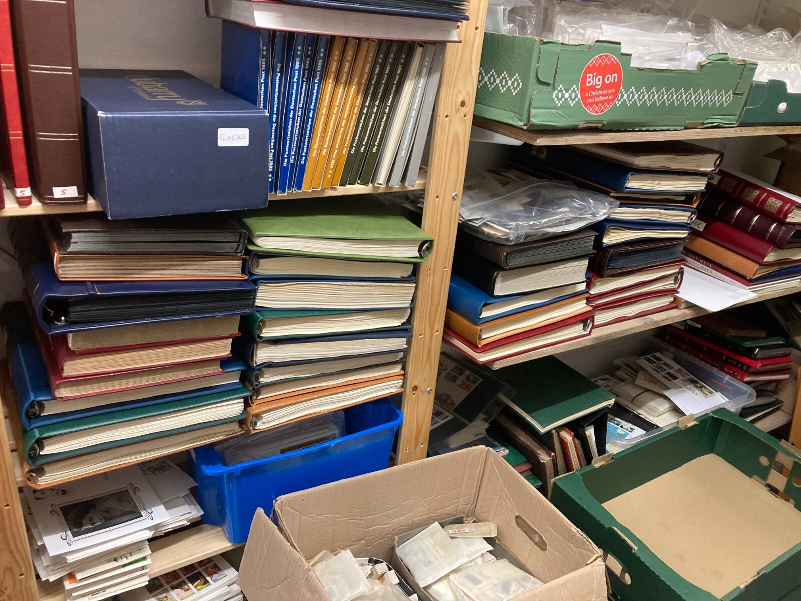 10 KG kilo world box with albums, stock books, loose, ALL SORTS 5 tonnes to sell