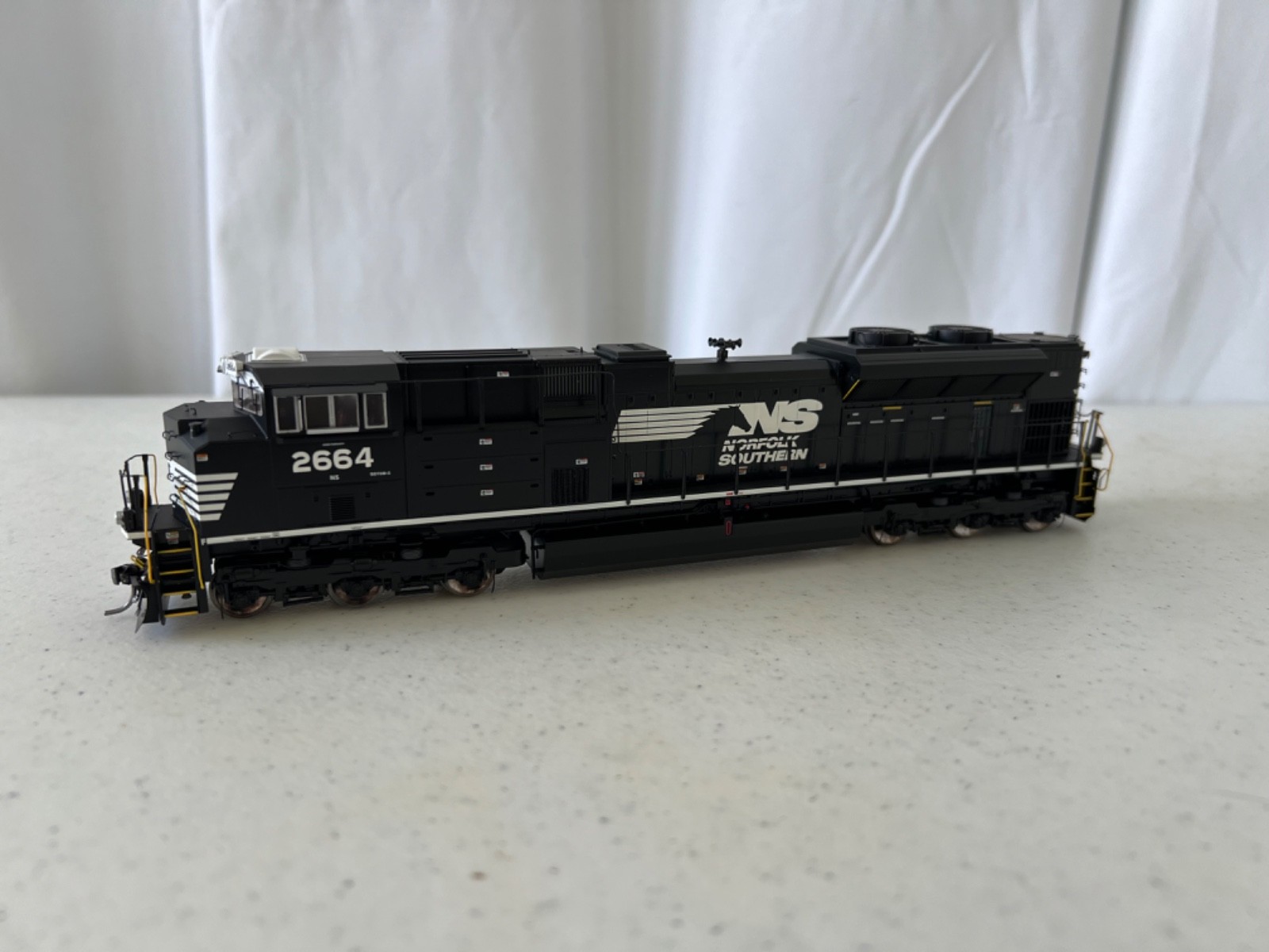 HO Athearn Genesis Norfolk Southern NS 2664 SD70M-2 DCC Ready