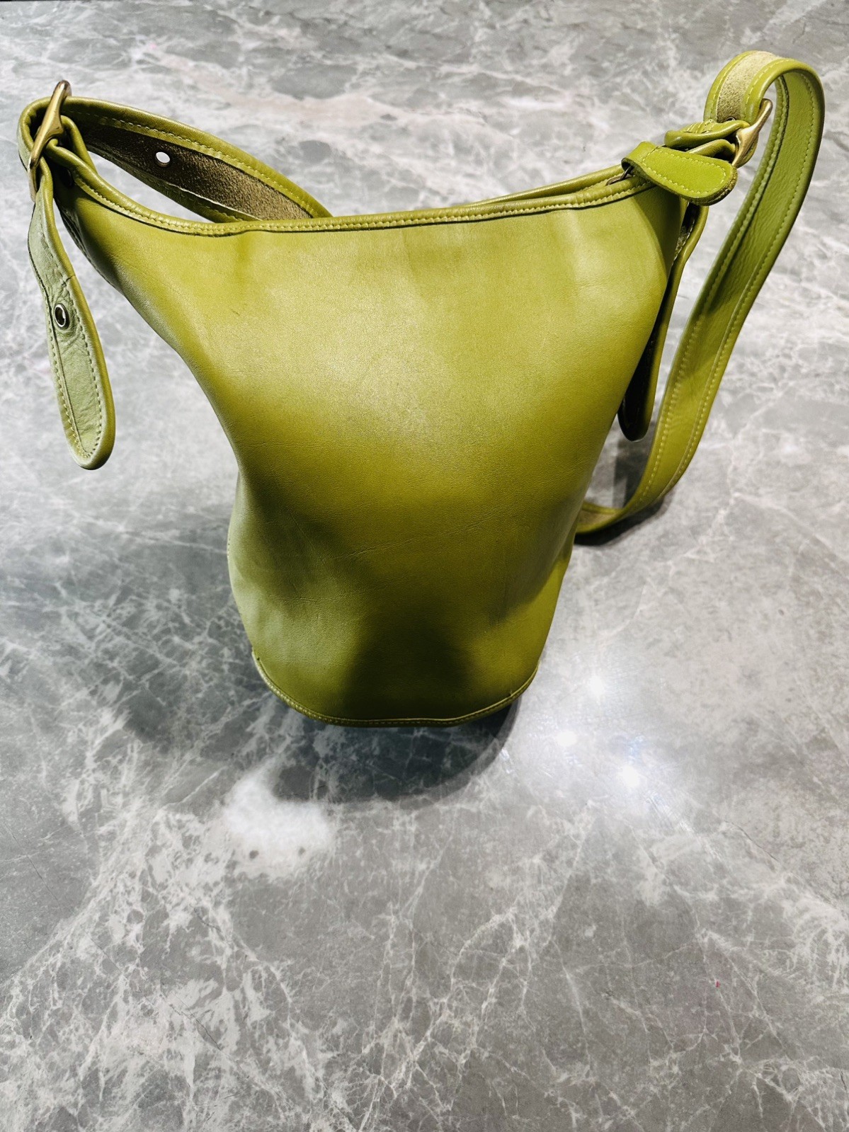 Vintage Peapod Coach Legacy Duffle Sac Leather Bucket Shoulder Bag 90s Vintage Peapod Coach Legacy Duffle Sac Leather Bucket Shoulder Bag 90s