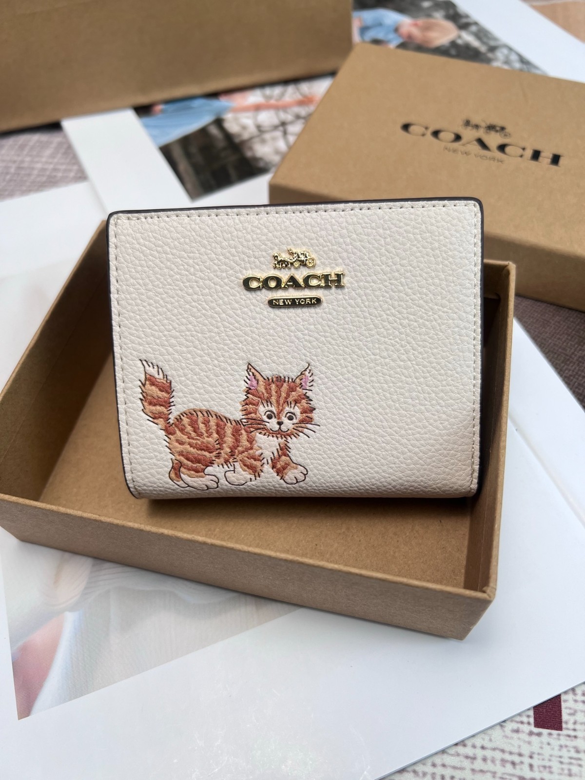 Coach Snap Wallet with Dancing Kitten Cat CC472 White Outlet New Coach Snap Wallet with Dancing Kitten Cat CC472 White Outlet New
