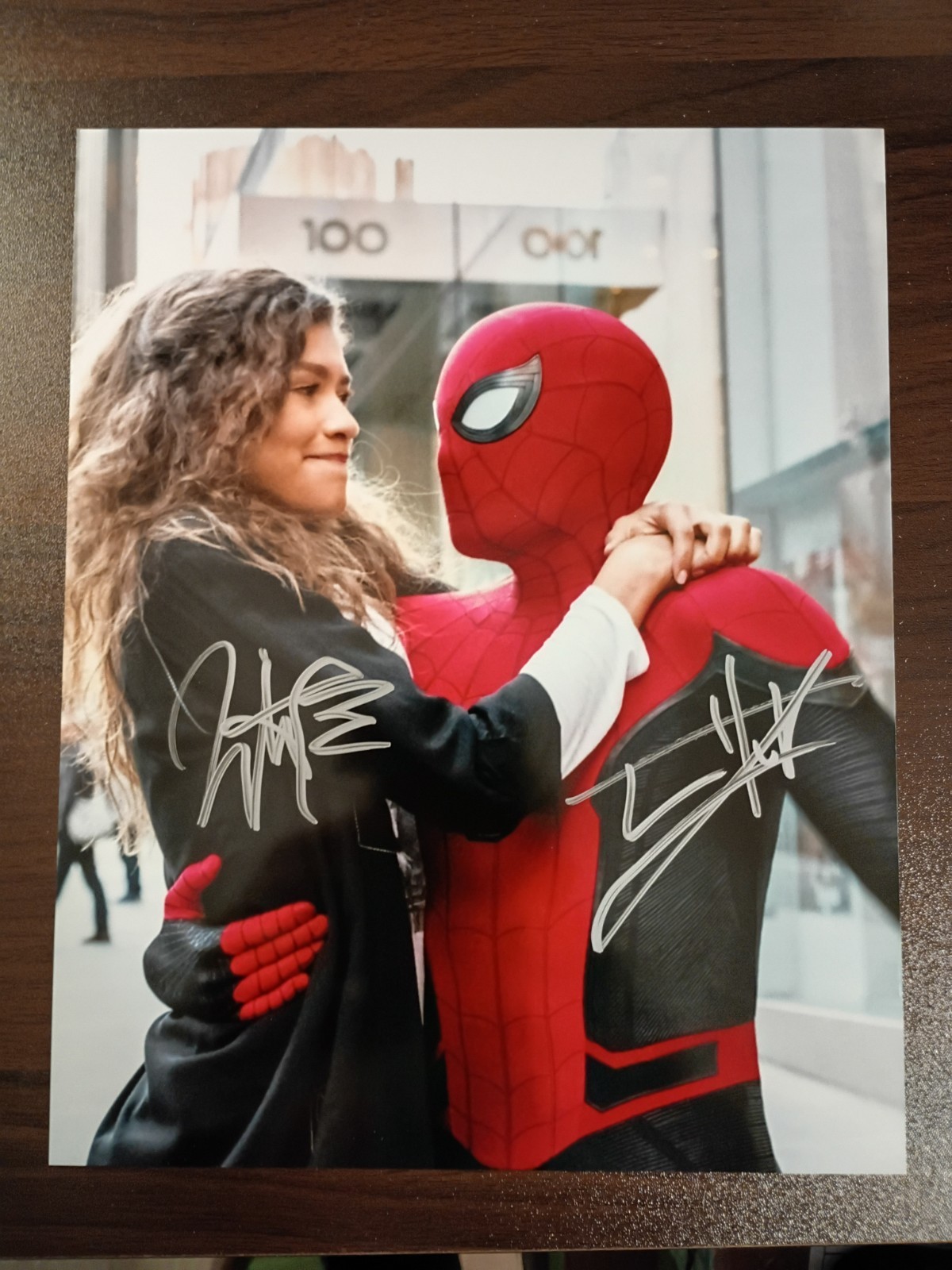 Spider Man Tom Holland / Zendaya Signed 8x10 COA W/Matching Numbered Sticker Spider Man Tom Holland / Zendaya Signed 8x10 COA W/Matching Numbered Sticker