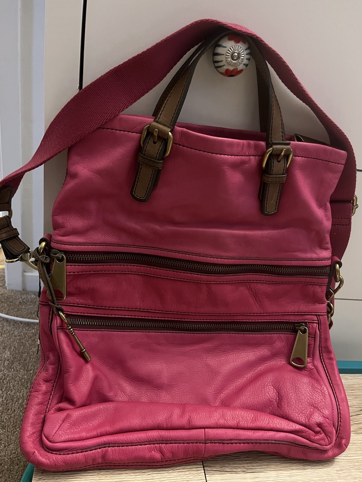 MWT Fossil Leather Large Tote Handbag Shoulder Bag - Fuchsia Pink.