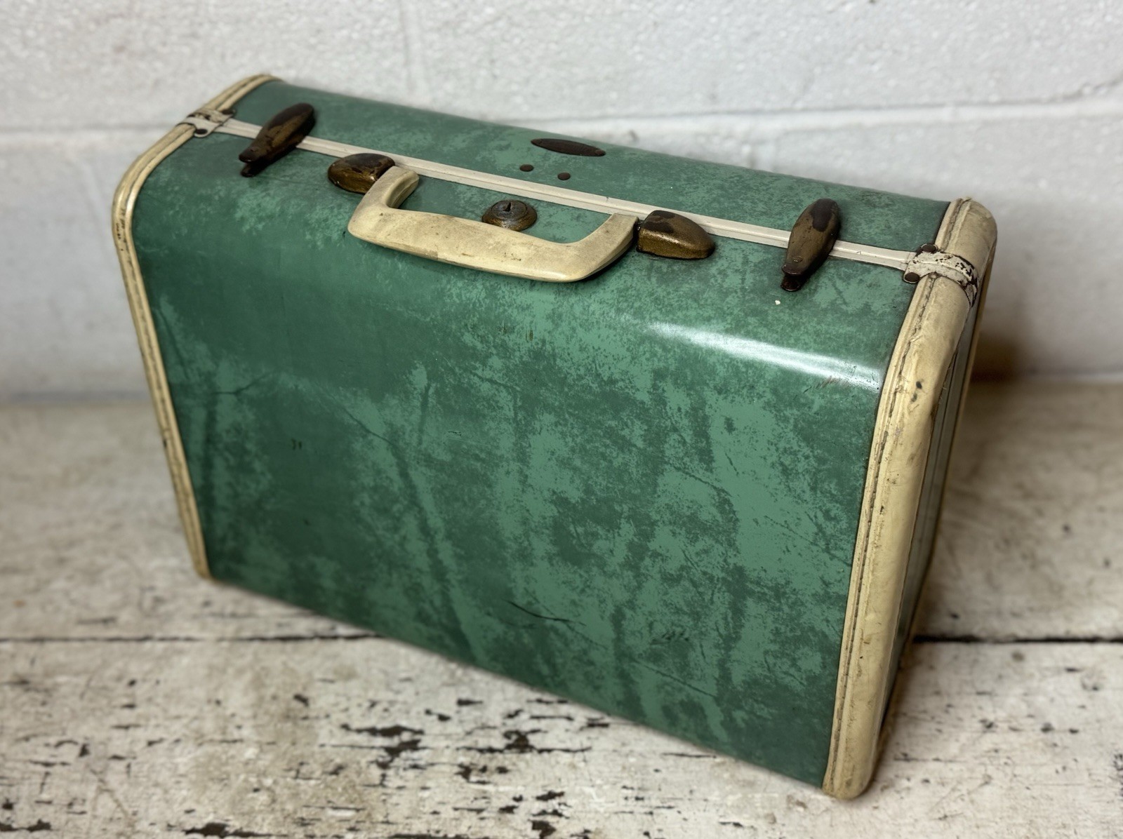 Vintage 1940’s Samsonite Luggage Bermuda Green Marble Hard Case Suitcase Small Vintage 1940’s Samsonite Luggage Bermuda Green Marble Hard Case Suitcase Small