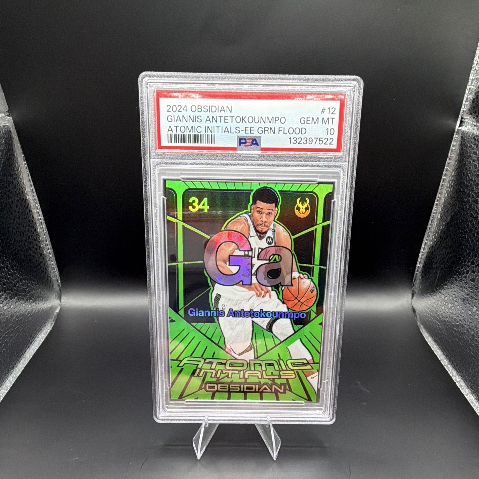 2024-25 Panini Obsidian Giannis Antetokounmpo Atomic Initials Green /25 PSA 10