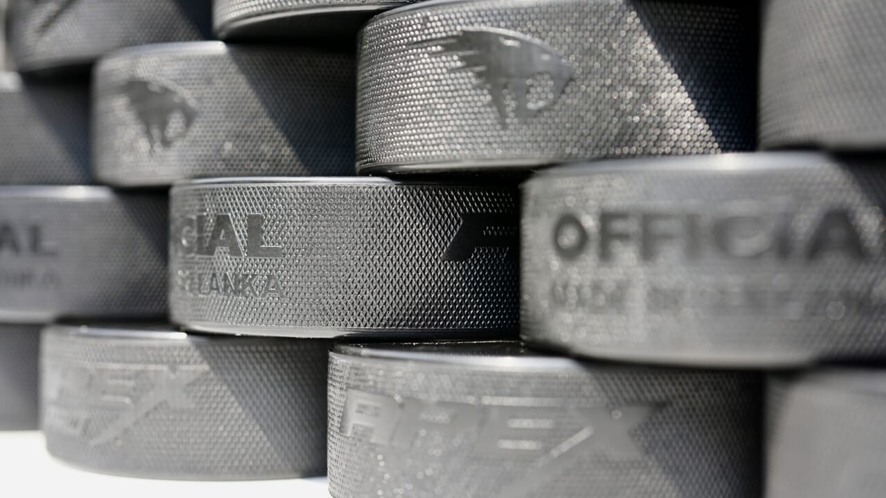 Bulk Blank APEX Game Ice Hockey Pucks Official Regulation 6oz -50ct