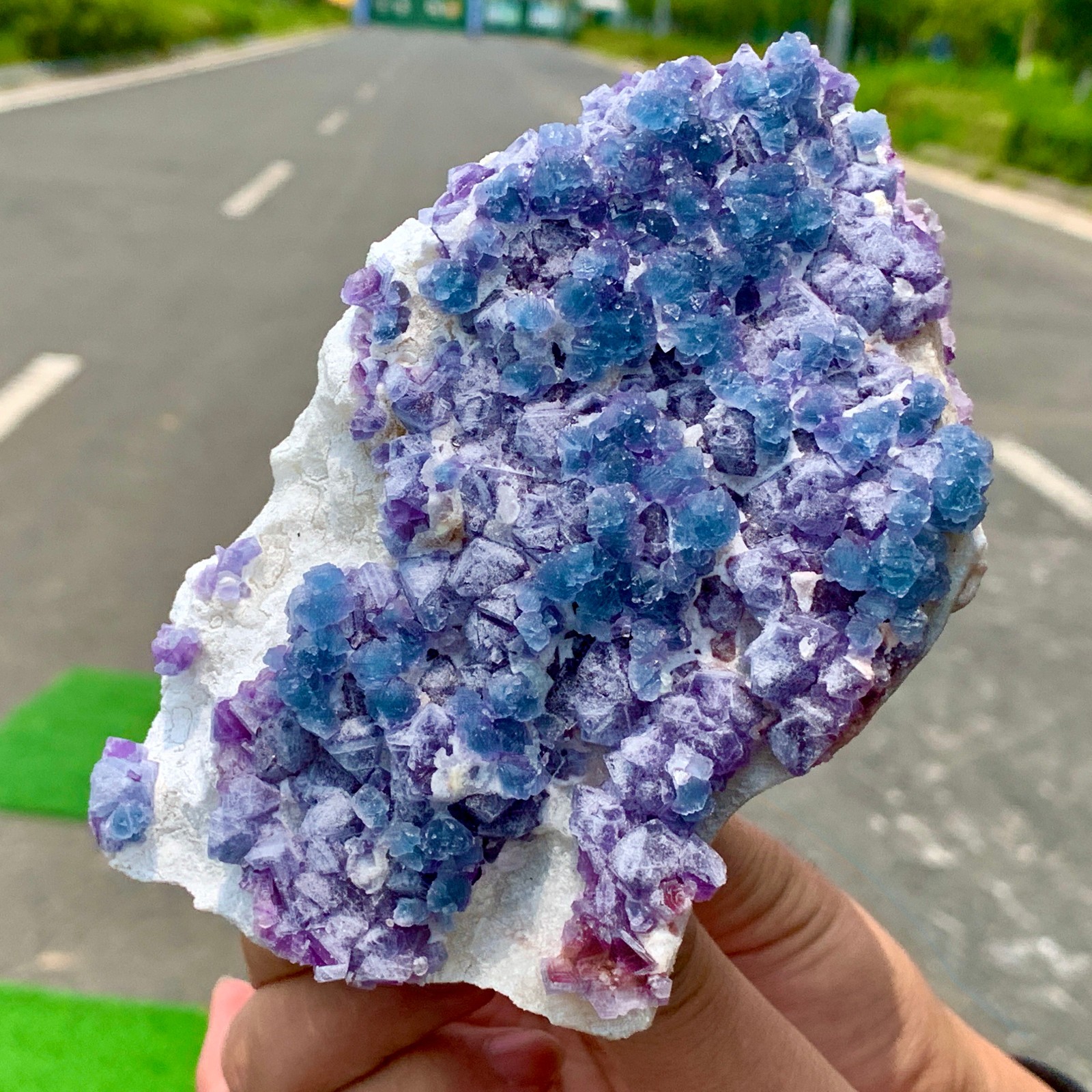 2.12LB Rare crystal samples of transparent blue purple cubic fluorite/China