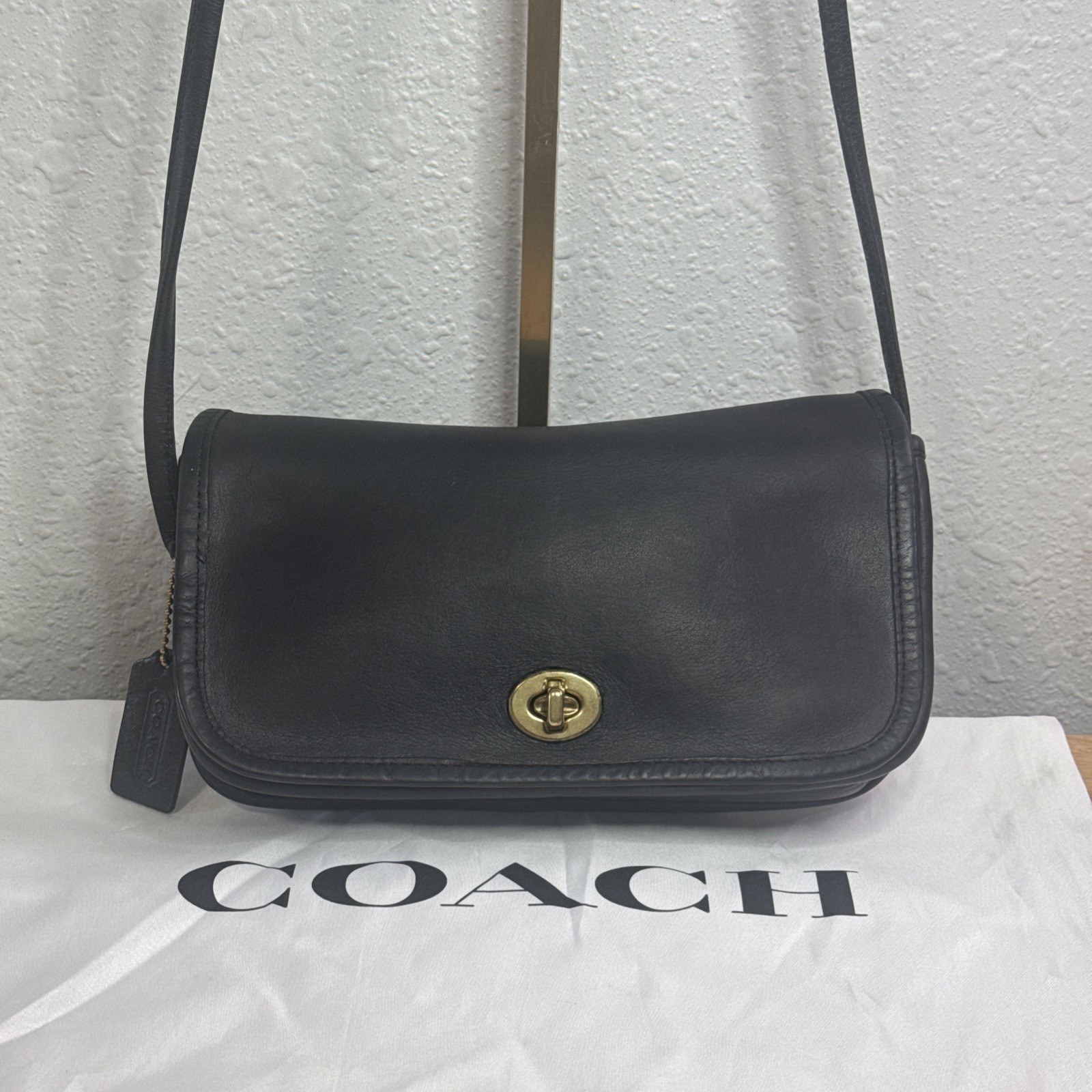 Vintage Coach Leather Dinky Flap Turnlock Crossbody Black Style 9375