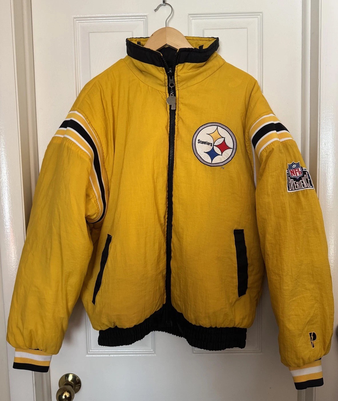 Pro Player 90s Mens Medium Vintage Pittsburgh Steelers Reversible Puffer Jacket