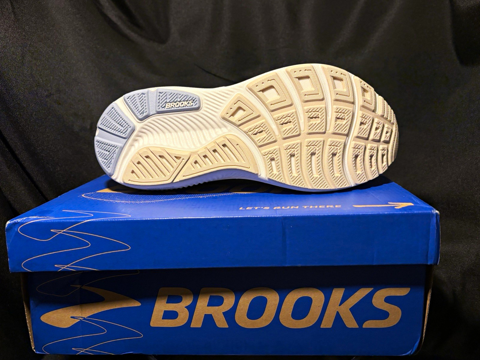 Brooks Ghost 17 Men\'s Low Top Lace-Up Mesh Running Sneaker 120431-431 Brooks Ghost 17 Men\'s Low Top Lace-Up Mesh Running Sneaker 120431-431