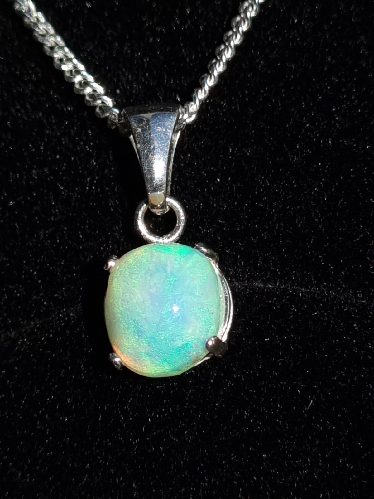 Natural Australian Crystal Opal Pendant blue/green 925 Sterling Silver