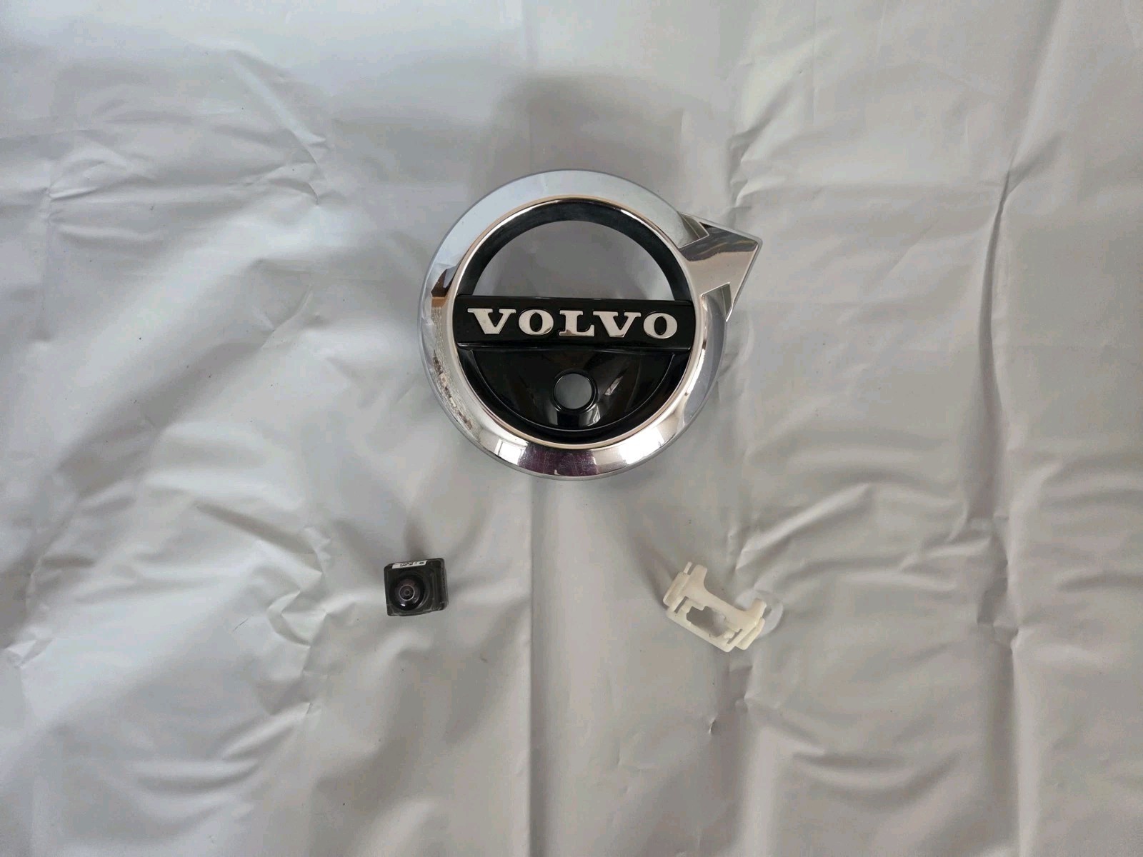 2016 - 2025 Volvo Front Camera 32340119 With Emblem