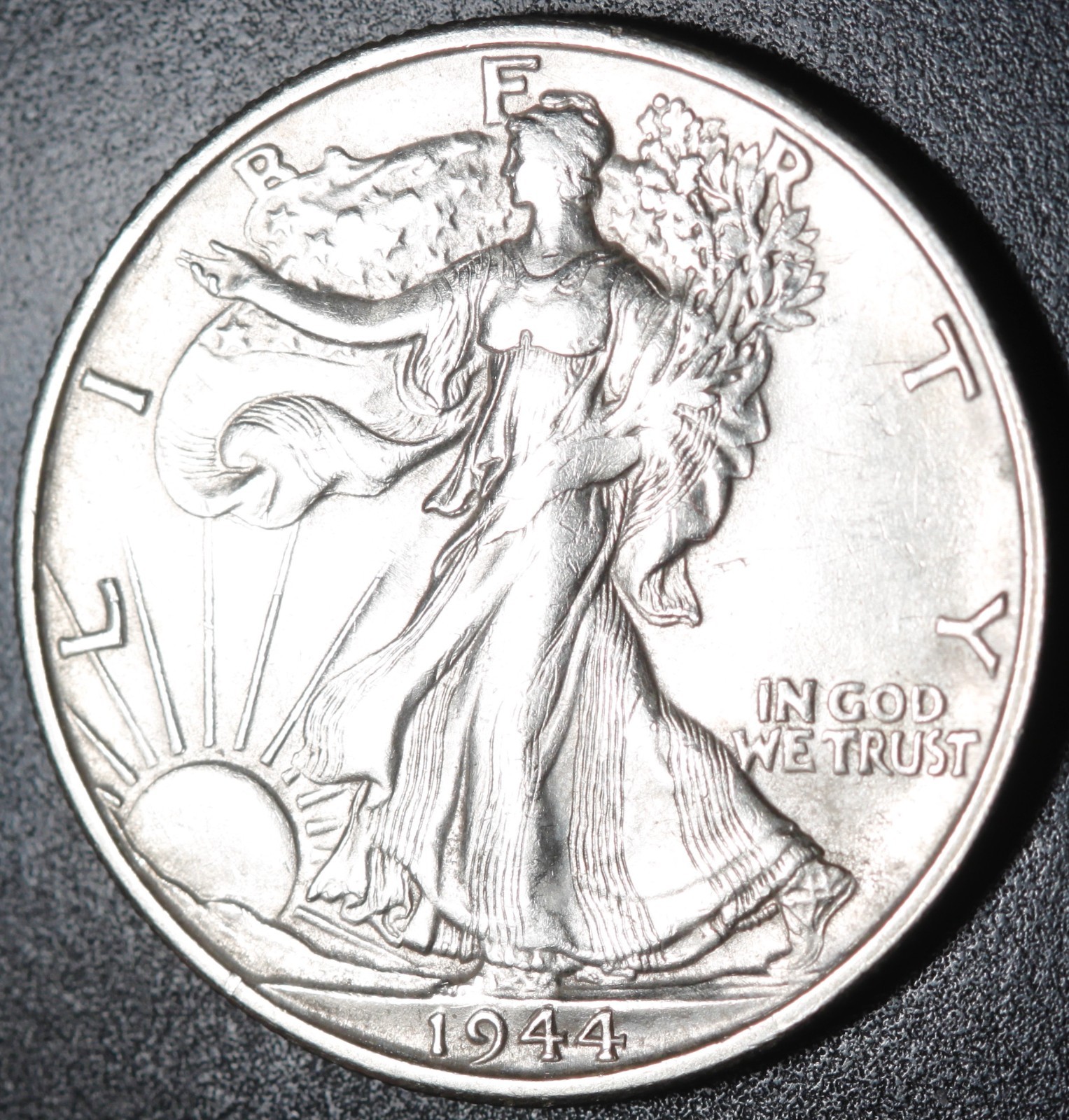 1944-S WALKING LIBERTY HALF DOLLAR - BU UNC 1944-S WALKING LIBERTY HALF DOLLAR - BU UNC
