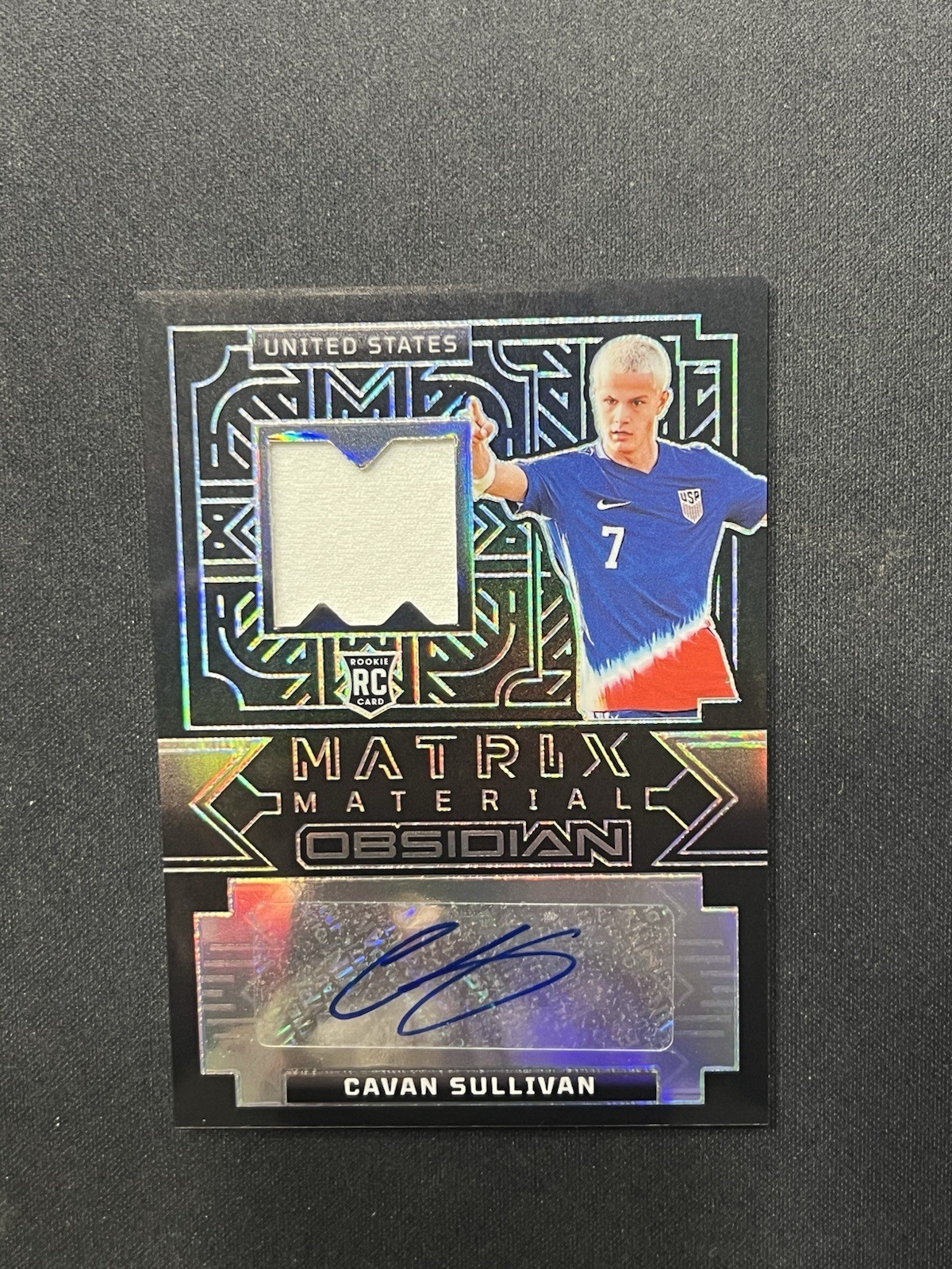 2024-25 Panini Obsidian Cavan Sullivan Matrix Material Auto RC Patch #/199 USMNT 2024-25 Panini Obsidian Cavan Sullivan Matrix Material Auto RC Patch #/199 USMNT