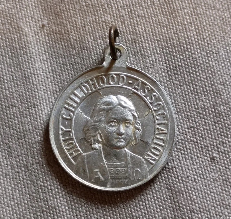 Antique Holy Childhood Association Suffer Little Children Religious Medal.