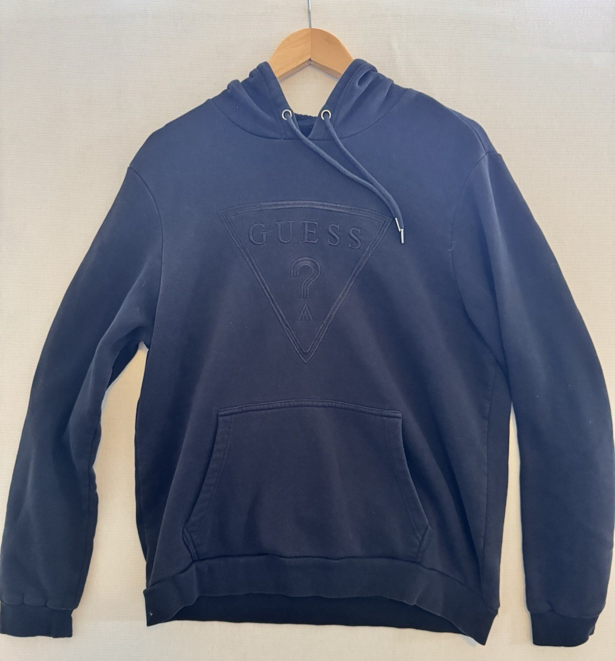 GUESS Los Angeles Men’s Black Logo Fleece Pullover Hoodie Regular Fit L Pockets GUESS Los Angeles Men’s Black Logo Fleece Pullover Hoodie Regular Fit L Pockets