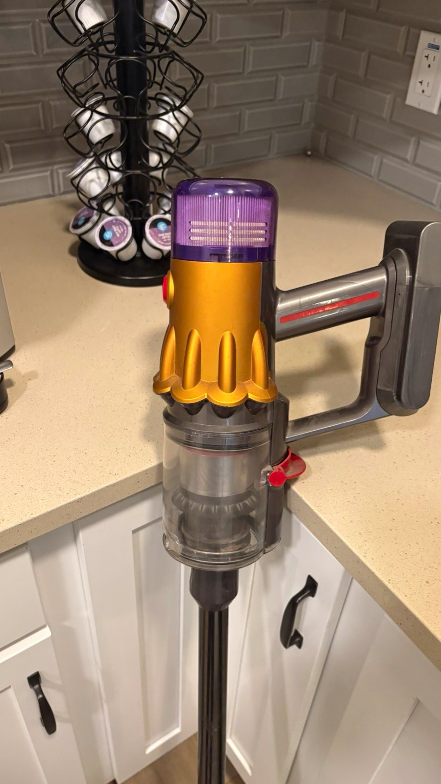 Dyson V12 Cordless Stick Vac Pristine/Charger Dock/soft Rollerball+Tools/filters