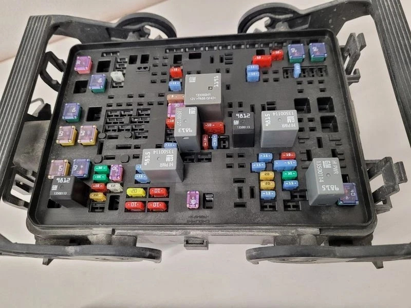 2014-2017 Chevy Silverado 1500 Engine Fuse Box Assembly OEM With Warranty