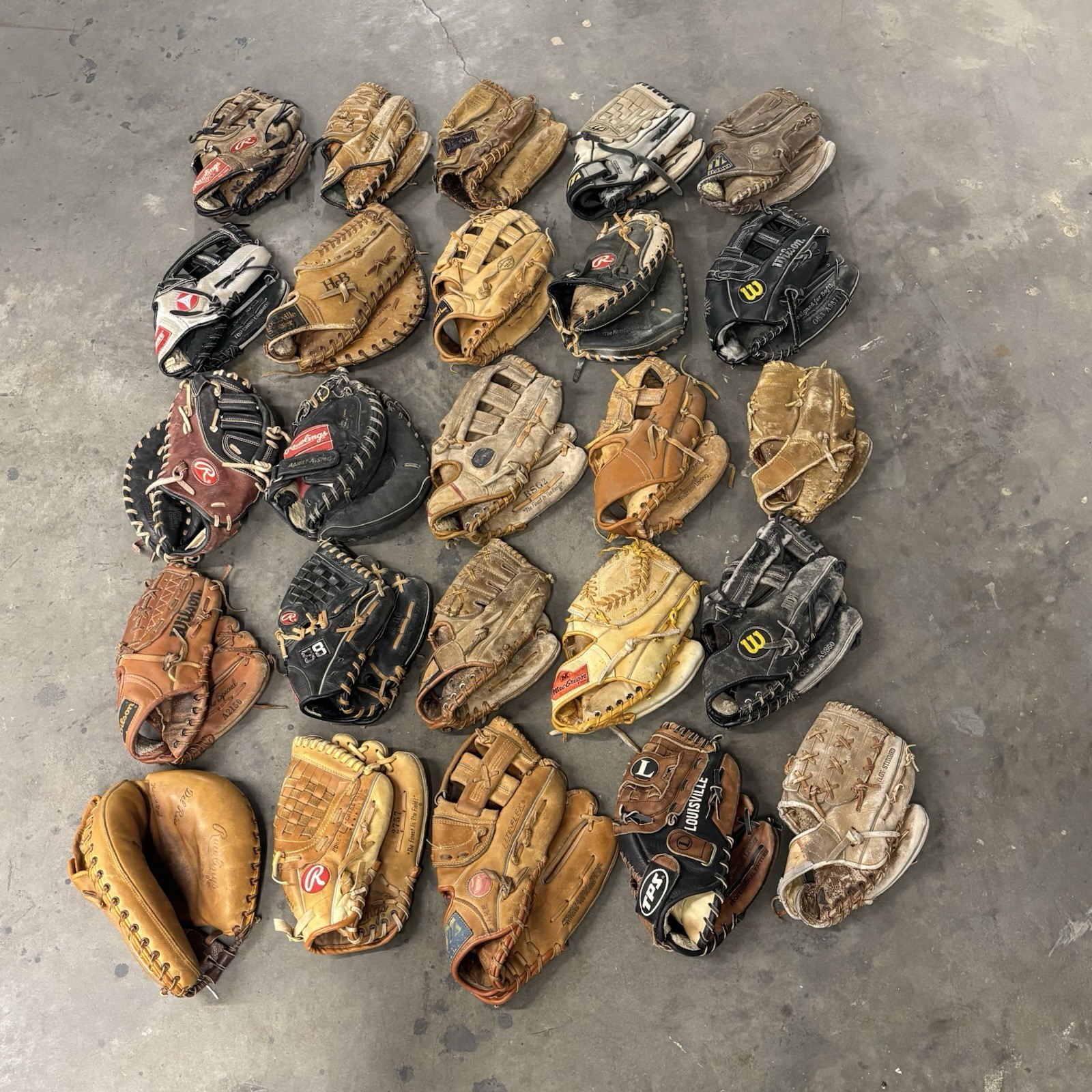 Lot of 25 Leather Baseball Softball Glove Wilson Spalding Rawlings Variety Sizes Lot of 25 Leather Baseball Softball Glove Wilson Spalding Rawlings Variety Sizes