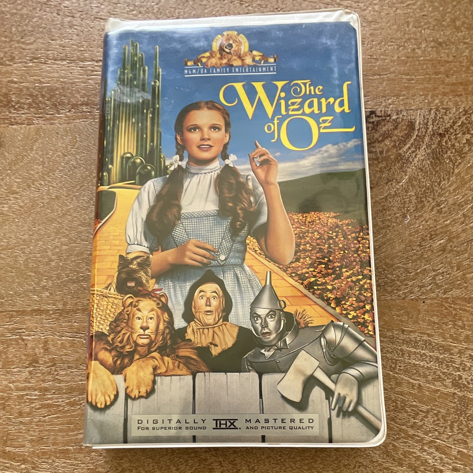 MGM/UA Home Video The Wizard of Oz VHS THX Edition Closed Captioned NTSC MGM/UA Home Video The Wizard of Oz VHS THX Edition Closed Captioned NTSC