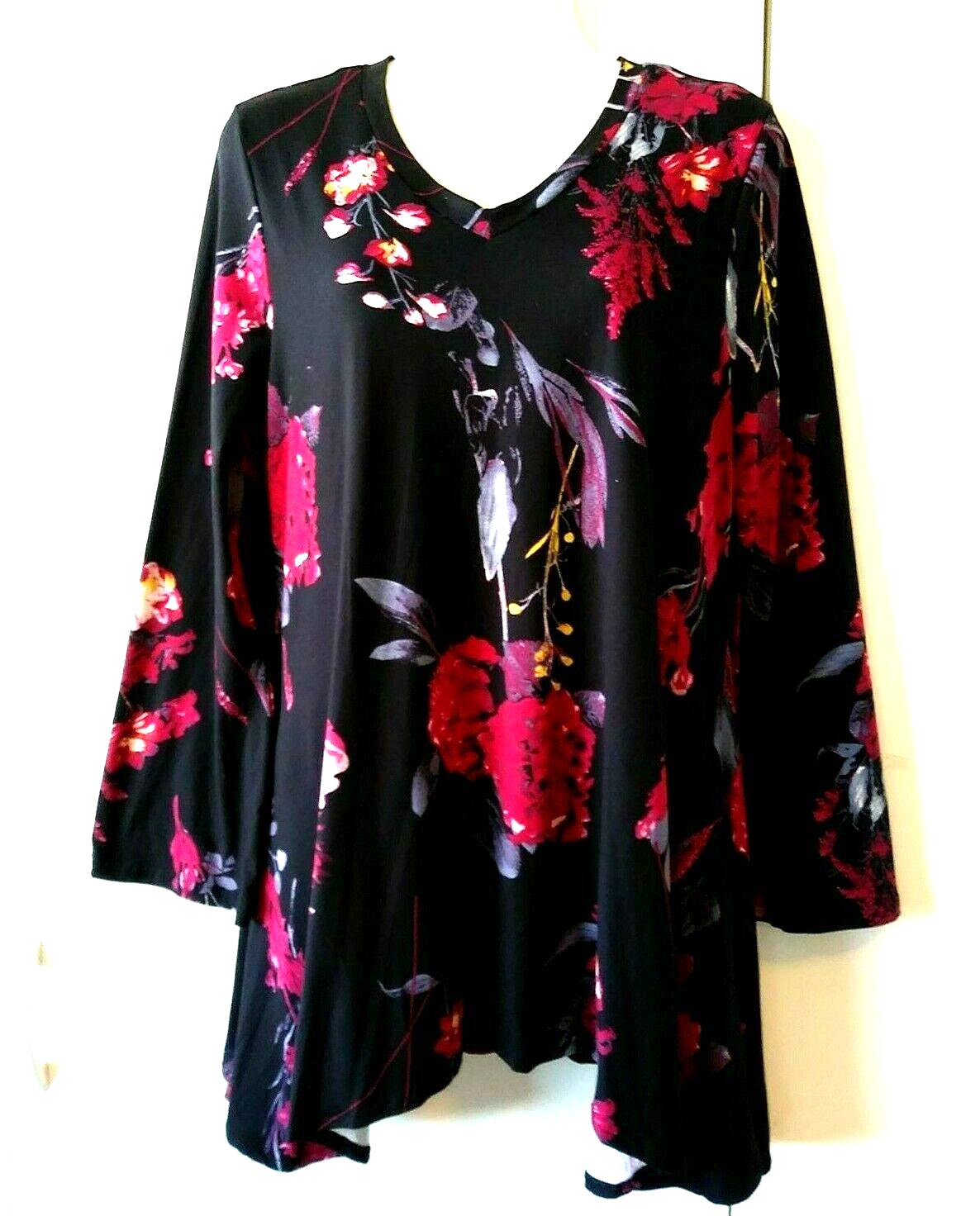 NEW WOMEN\'S LILDY BLACK FLORAL LONG BELL SLEEVE HANDKERCHIEF HEM TUNIC TOP S/M