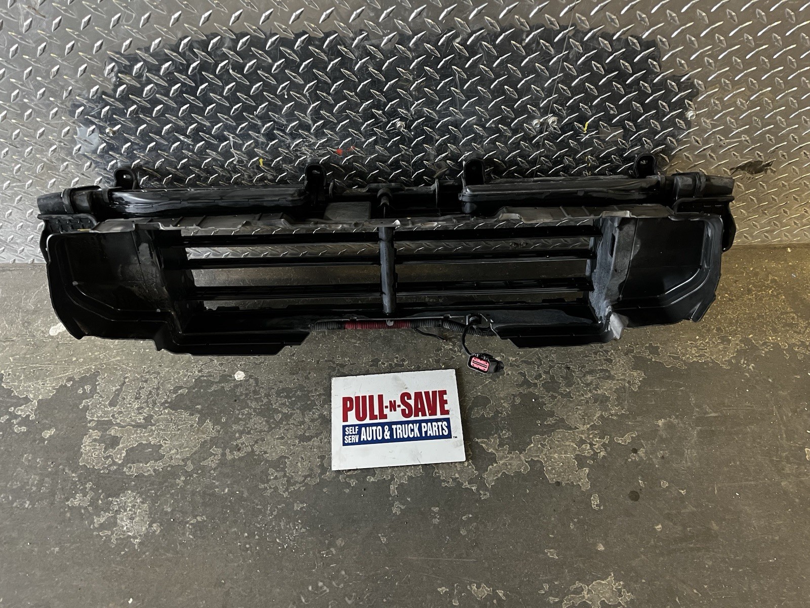 2017-2019 GENESIS G90 RWD 5.0L RADIATOR ACTIVE AIR SHUTTER GRILLE DEFLECTOR OEM 2017-2019 GENESIS G90 RWD 5.0L RADIATOR ACTIVE AIR SHUTTER GRILLE DEFLECTOR OEM
