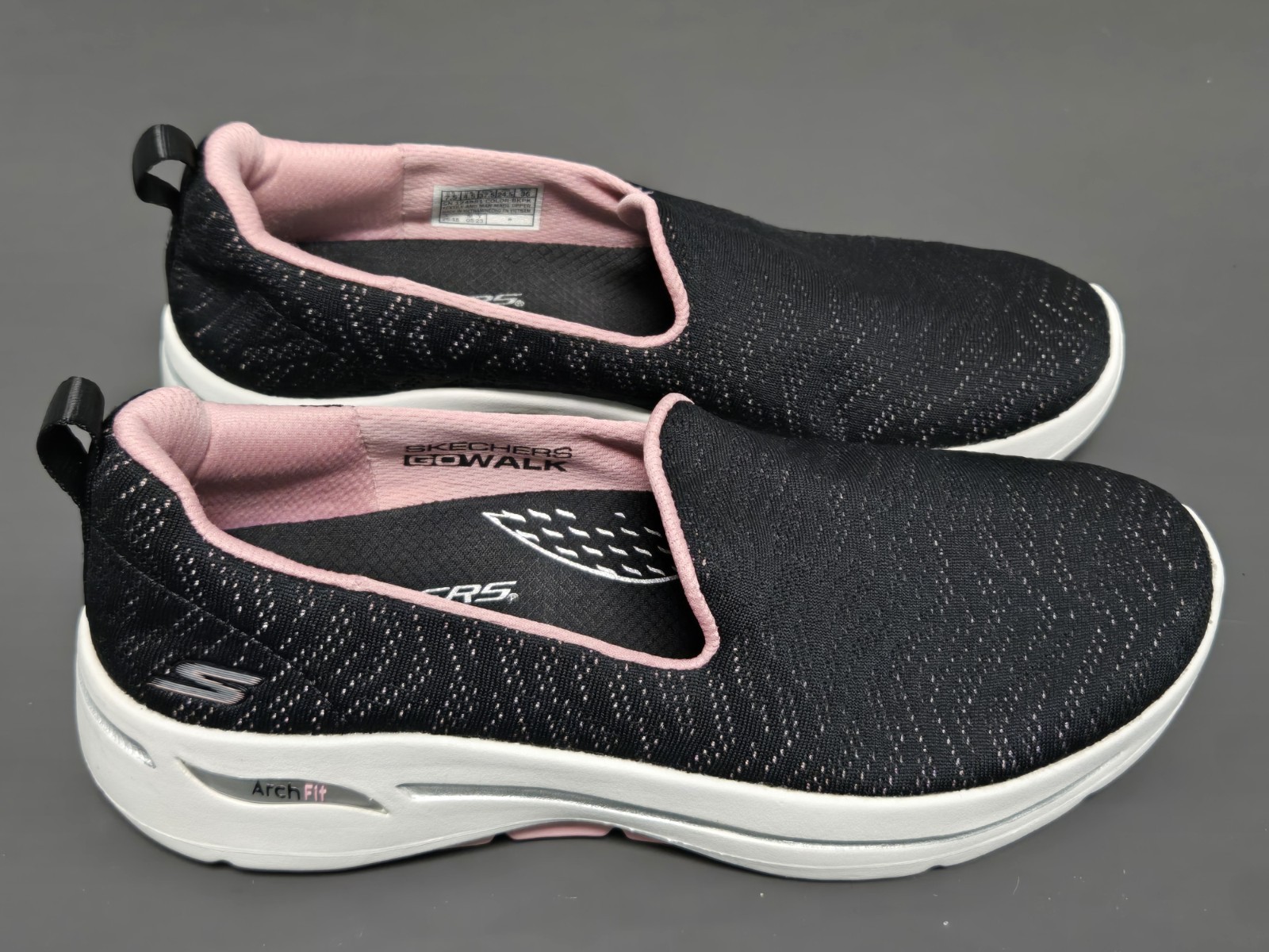 Skechers GOwalk Arch Fit Vegan Washable Mesh Slip-Ons Ocean Black/Pink Size 7.5
