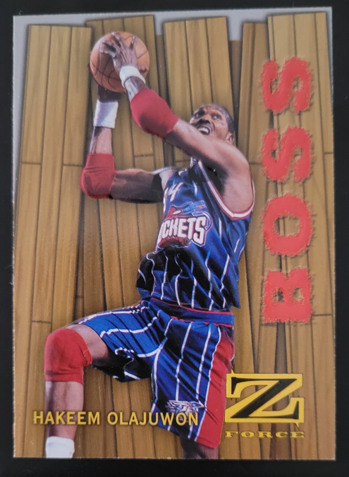 1997-98 SkyBox Z-Force #15 Hakeem Olajuwon Boss Houston Rockets Basketball A2X 1997-98 SkyBox Z-Force #15 Hakeem Olajuwon Boss Houston Rockets Basketball A2X