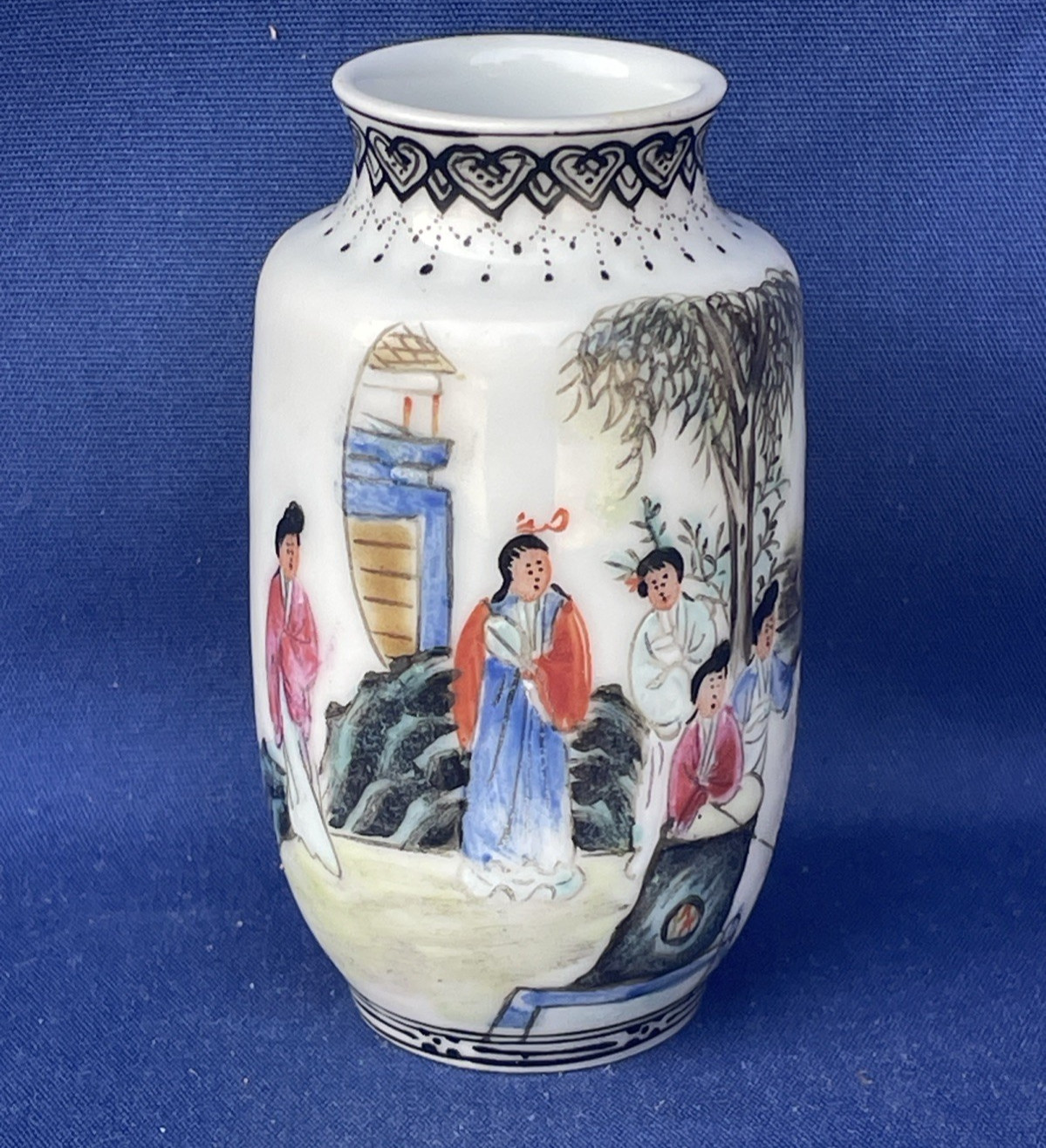 Vintage Qianlong Chinese Vase Miniature Rose Famille Ladies in Waiting ❤️blt14m1