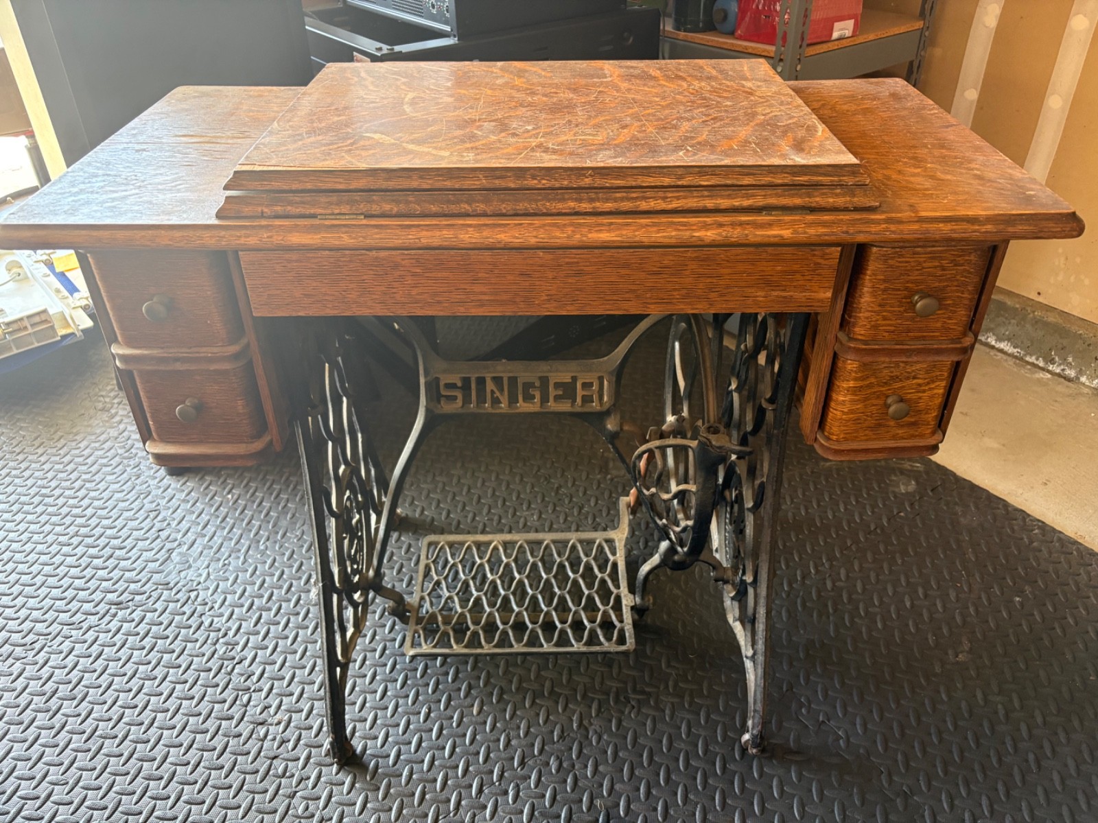 Antique Singer sewing machine - Circa 1905 - foot tread model with cabinet