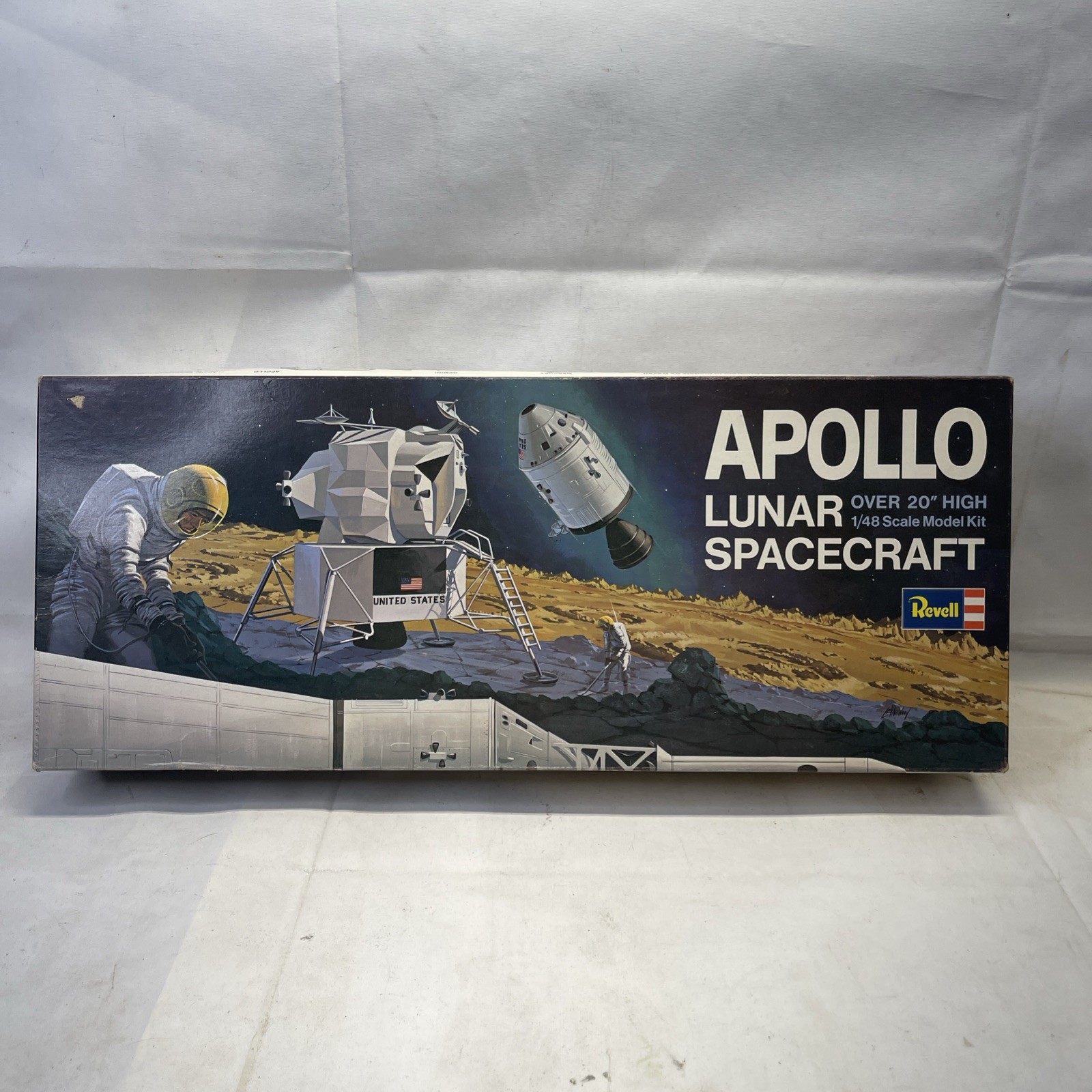 Revell 1969 Apollo 11 Lunar Spacecraft NASA Space Module 1:48 Kit 1838. Read Revell 1969 Apollo 11 Lunar Spacecraft NASA Space Module 1:48 Kit 1838. Read