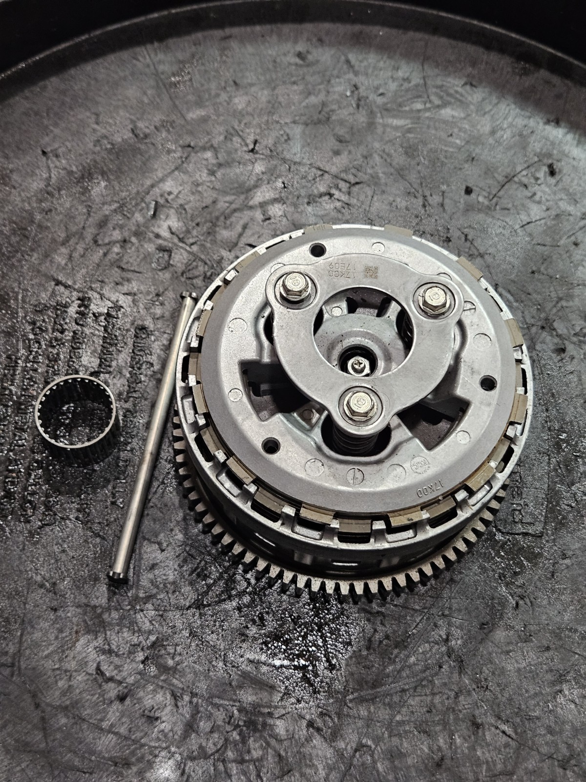 2017-2025 Suzuki GSXR1000 OEM Complete Clutch Basket Outer Hub Plates Assembly 2017-2025 Suzuki GSXR1000 OEM Complete Clutch Basket Outer Hub Plates Assembly