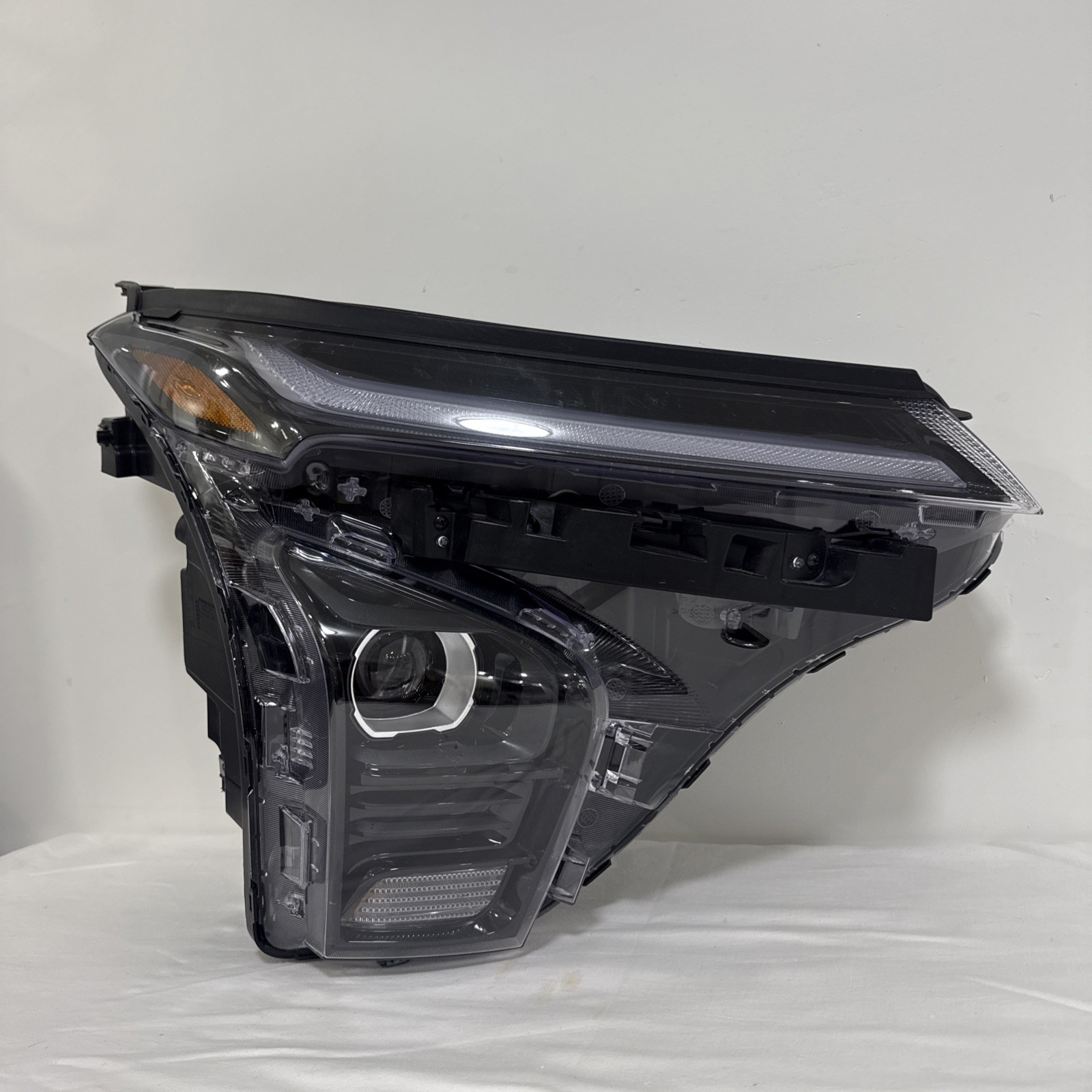 2024-2026 Chevy Trax Headlight OEM RH Passenger Side 42928410 Multi LED