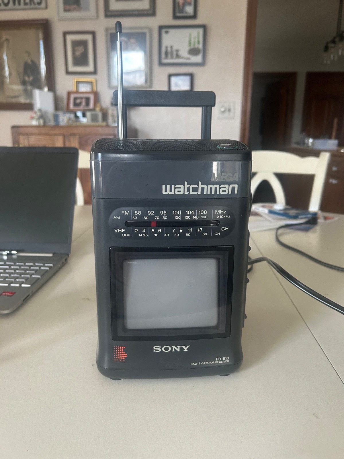 Sony Mega Watchman FD-510 Portable TV FM/AM Radio Vintage TESTED WORKING Sony Mega Watchman FD-510 Portable TV FM/AM Radio Vintage TESTED WORKING