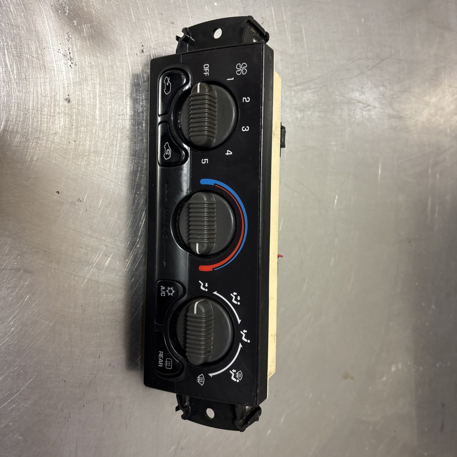 1999-2002 Silverado Tahoe GMC Sierra Yukon Climate Control AC 09361345 OEM