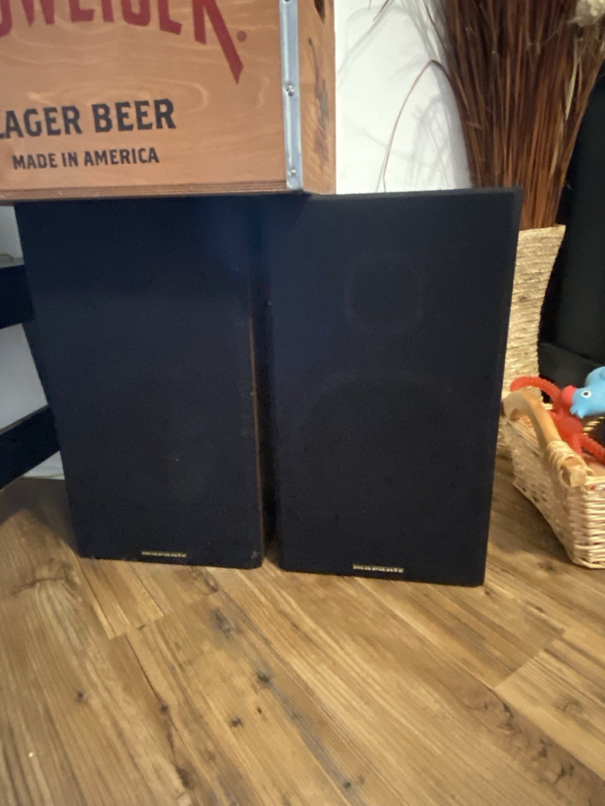 Pair of Vintage Marantz HLM-208A Wood Grain Stereo Speakers Pair of Vintage Marantz HLM-208A Wood Grain Stereo Speakers