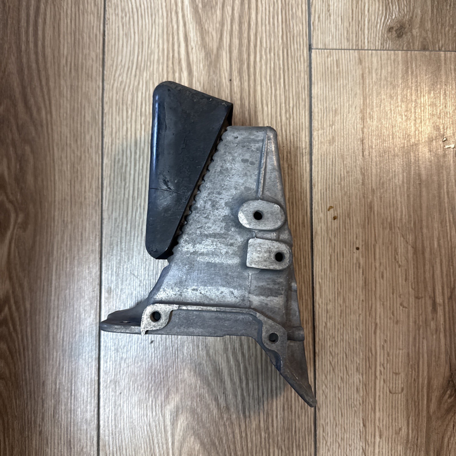 Peterbilt 2015 Hood Stop L85-6130A I Have 2