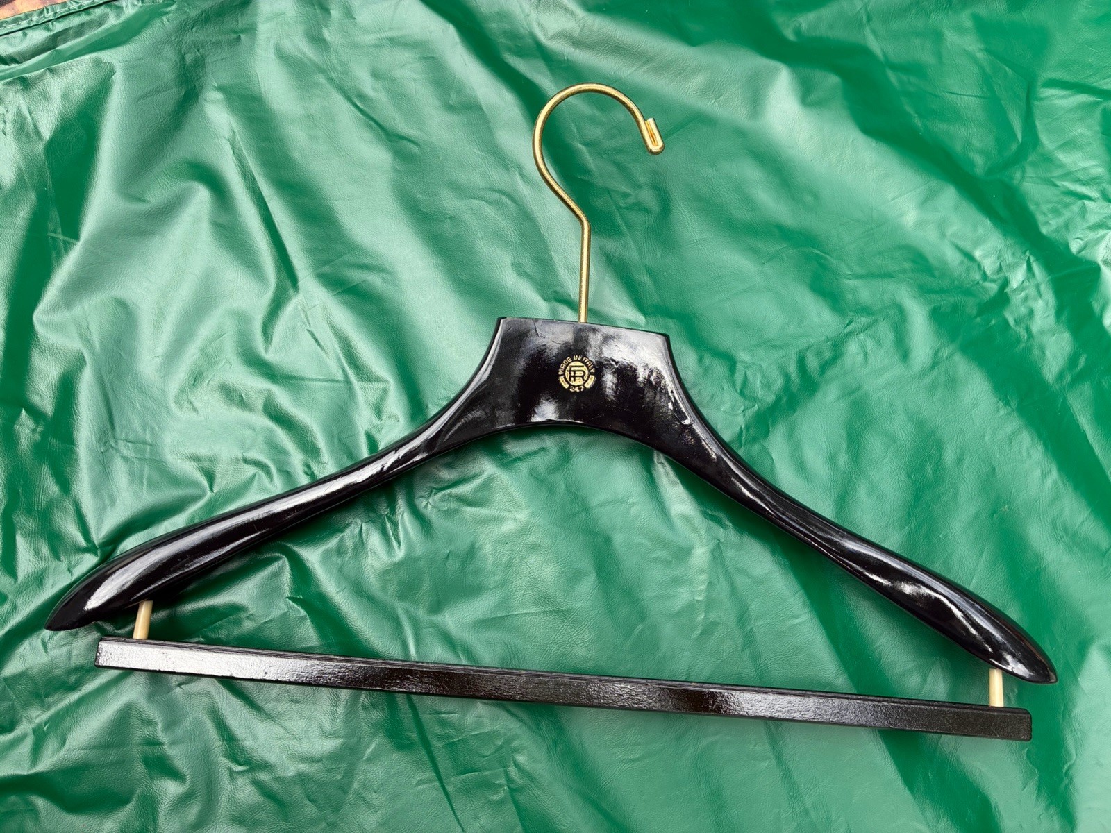 Fratelli Reguitti Vintage Italian Hanger Black Wood High End Excellent Condition Fratelli Reguitti Vintage Italian Hanger Black Wood High End Excellent Condition