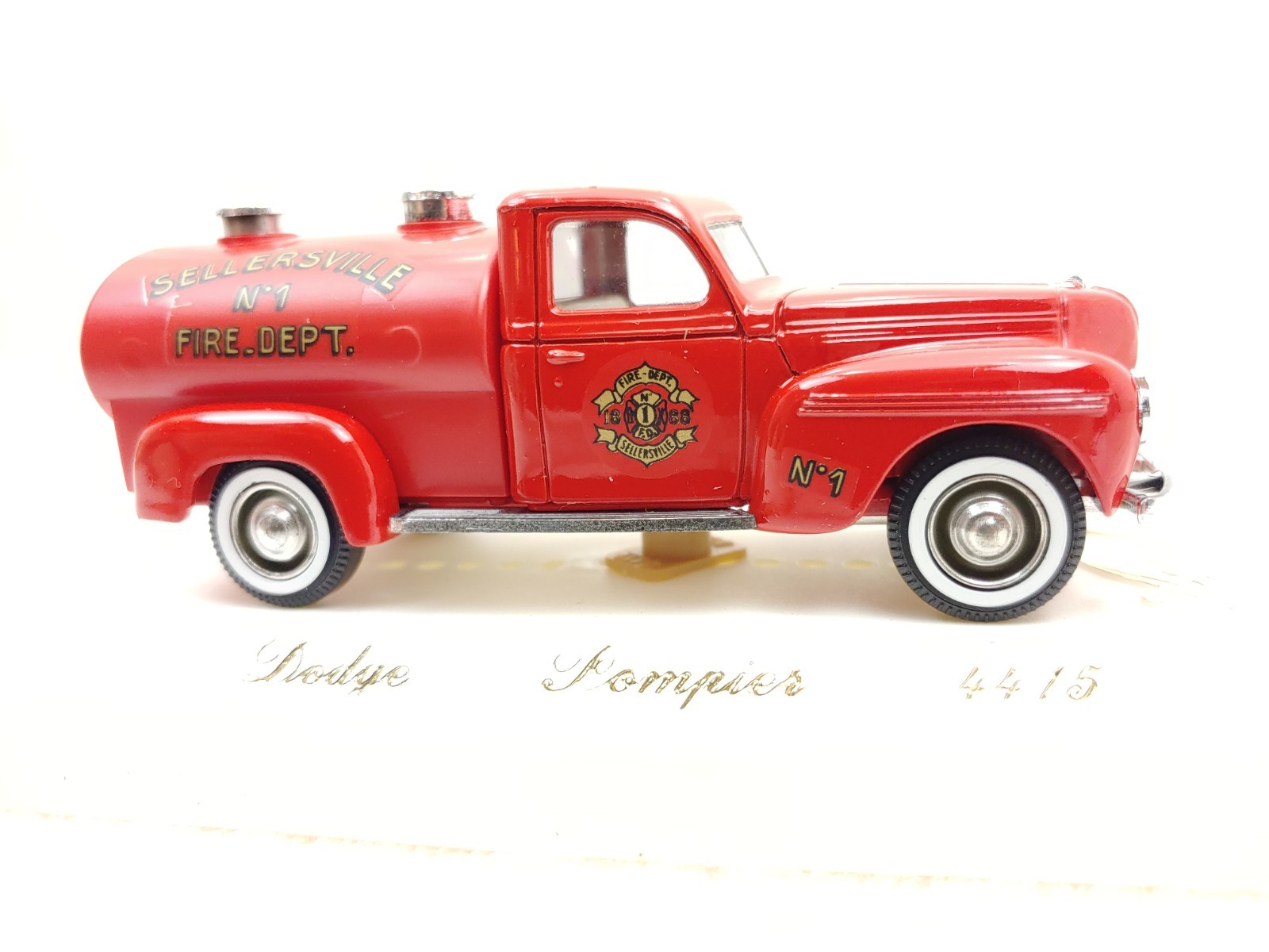 Solido Age d\'or Red Dodge Pompier Fire Truck #4415 1:43 Scale New in Jewel Case
