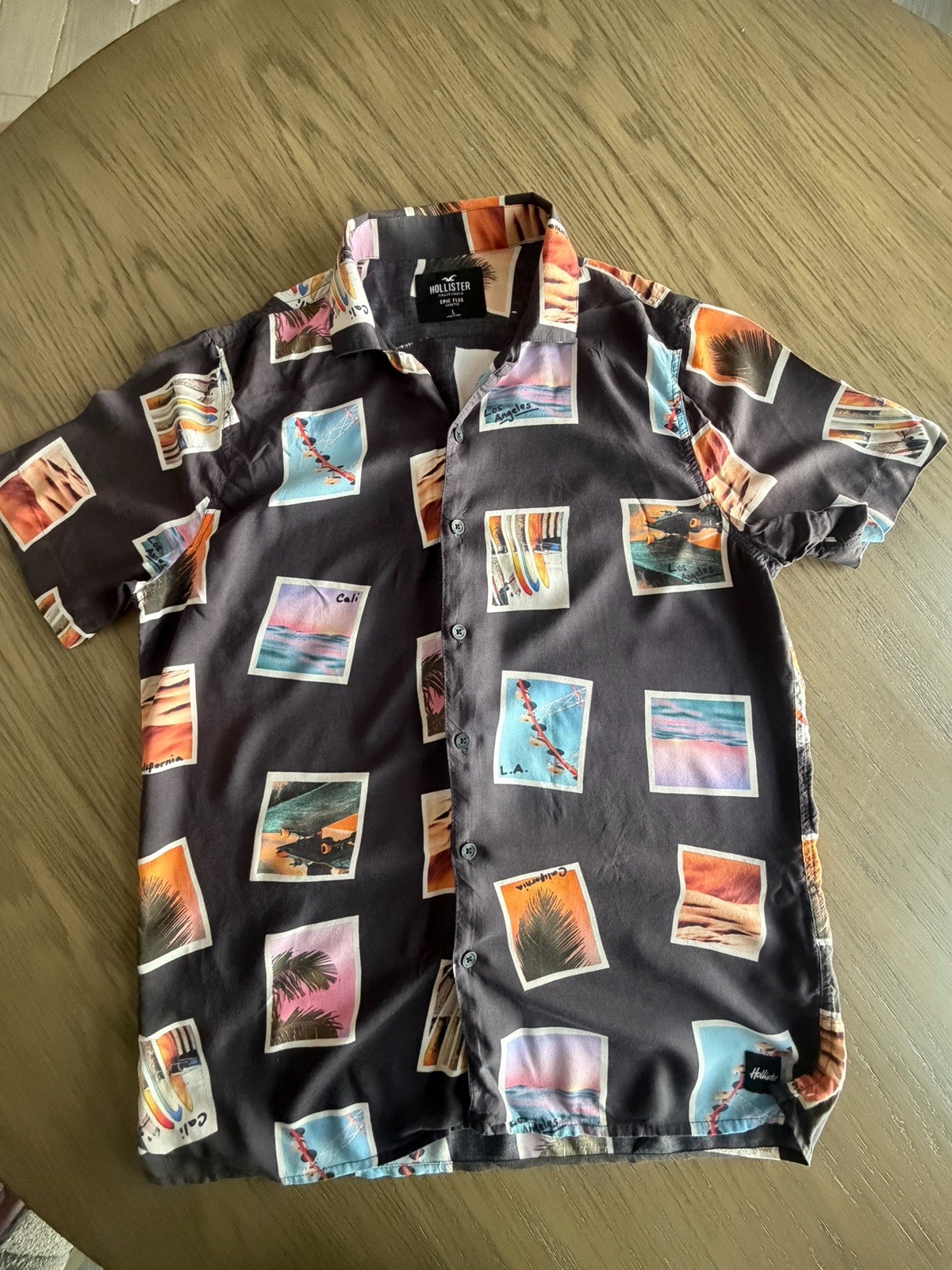 Hollister Epic Flex Men’s L Short Sleeve Button Up All Over Print California