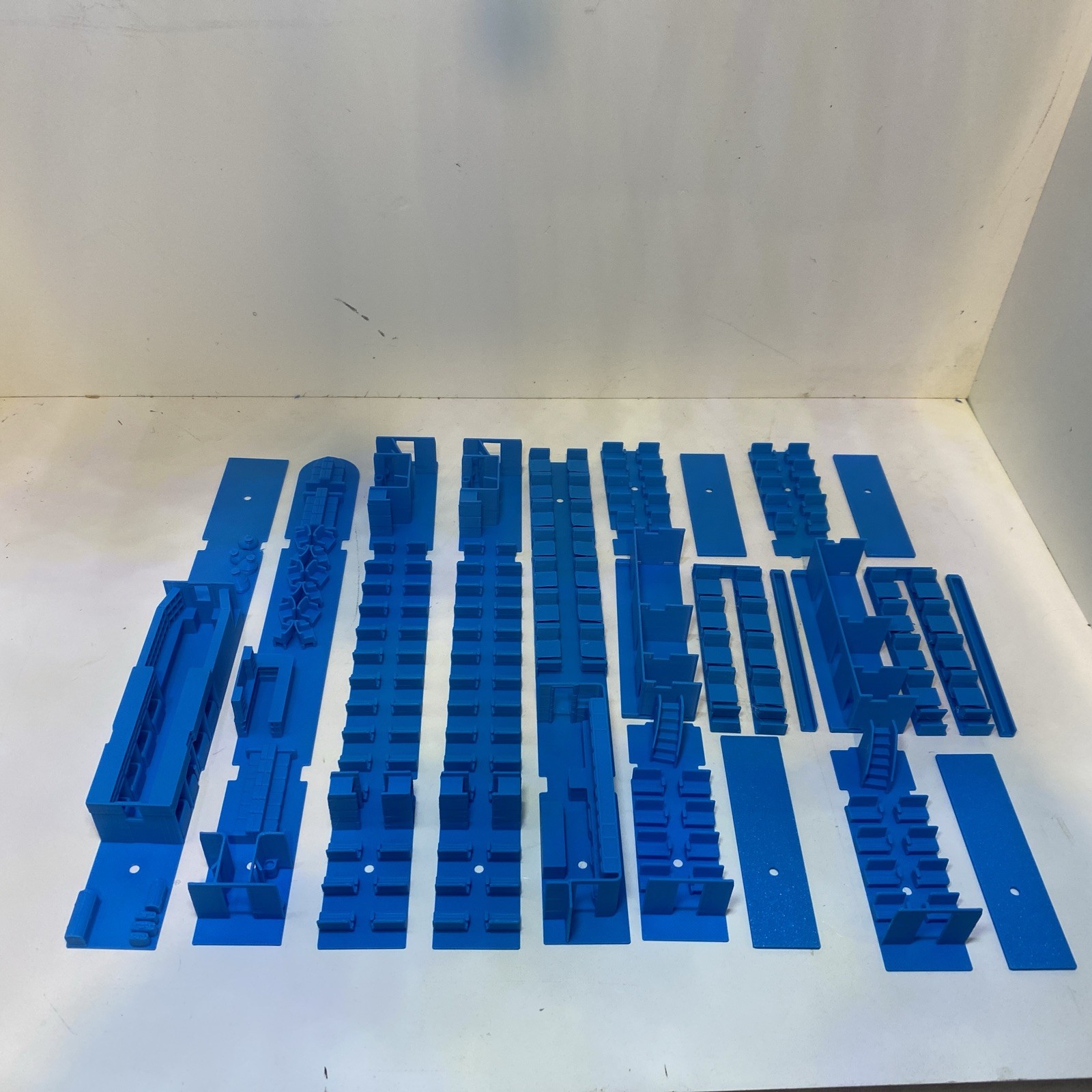 HO Scale Interior Set Of 7 Fits Con-cor 72’ Stream Liner