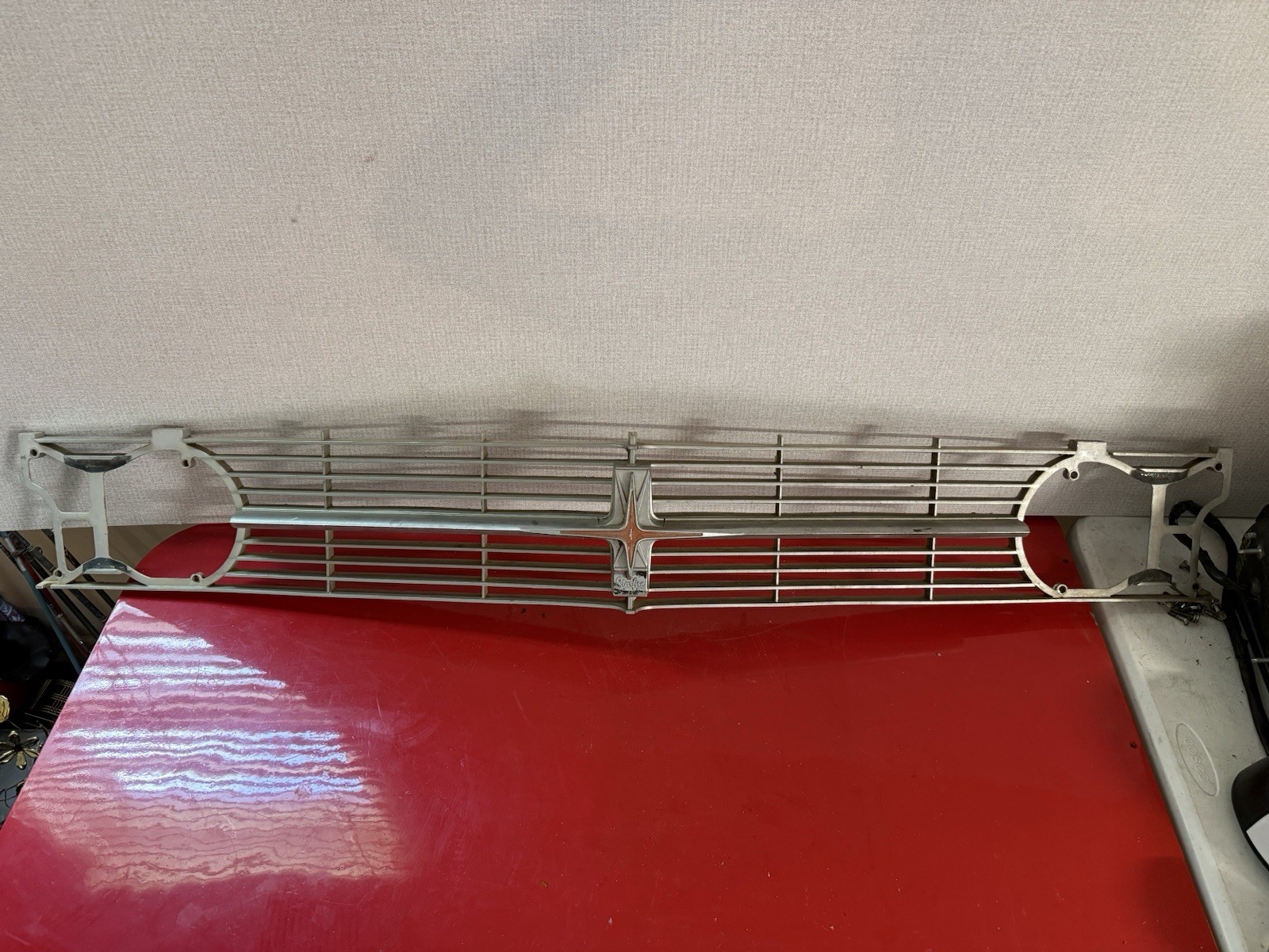 1962 OLDSMOBILE STARFIRE FRONT GRILLE NICE