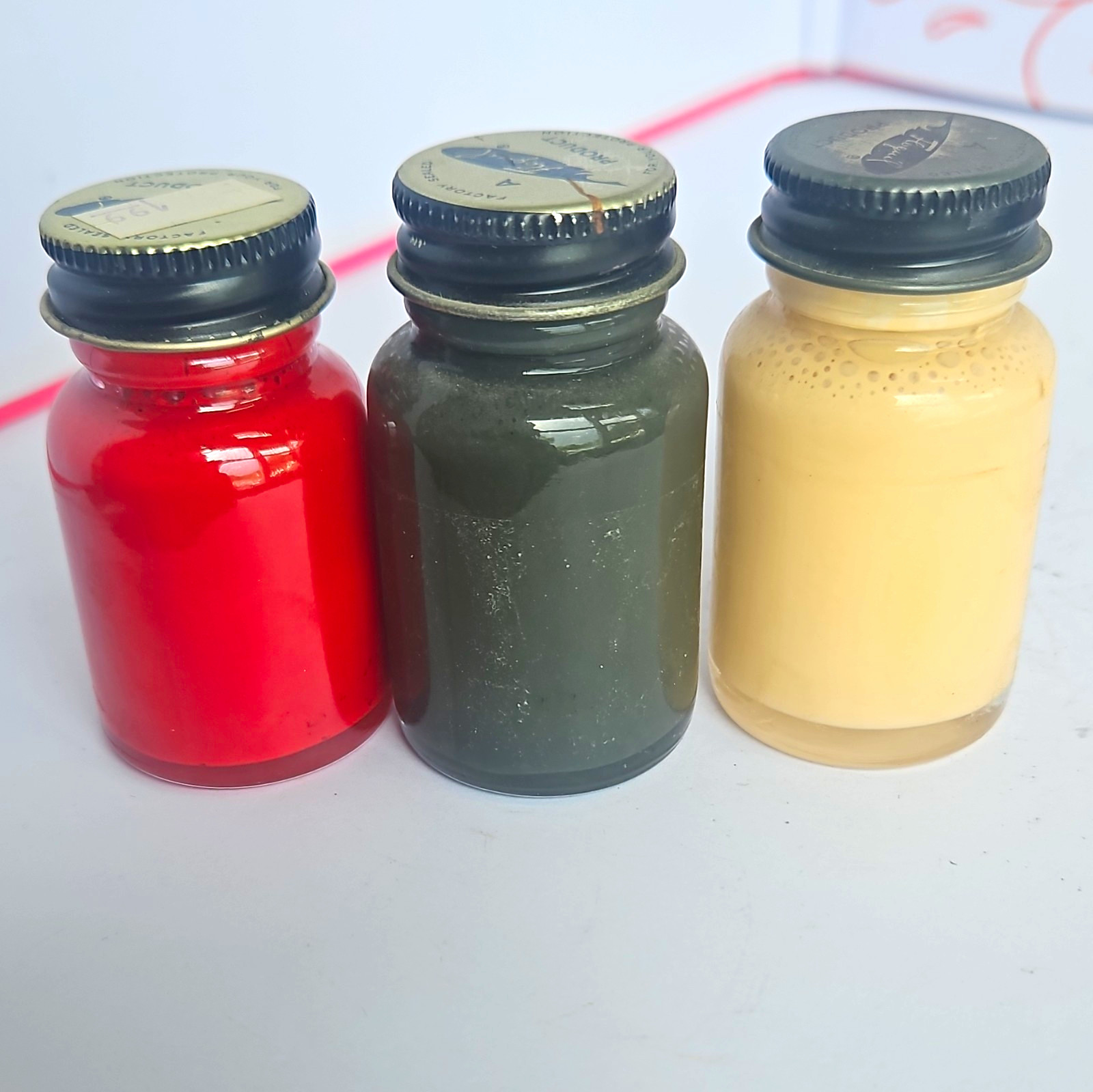 Floquil Model Paint Lot of 3 1 oz Bottles Red Green Beige Factory Sealed Floquil Model Paint Lot of 3 1 oz Bottles Red Green Beige Factory Sealed